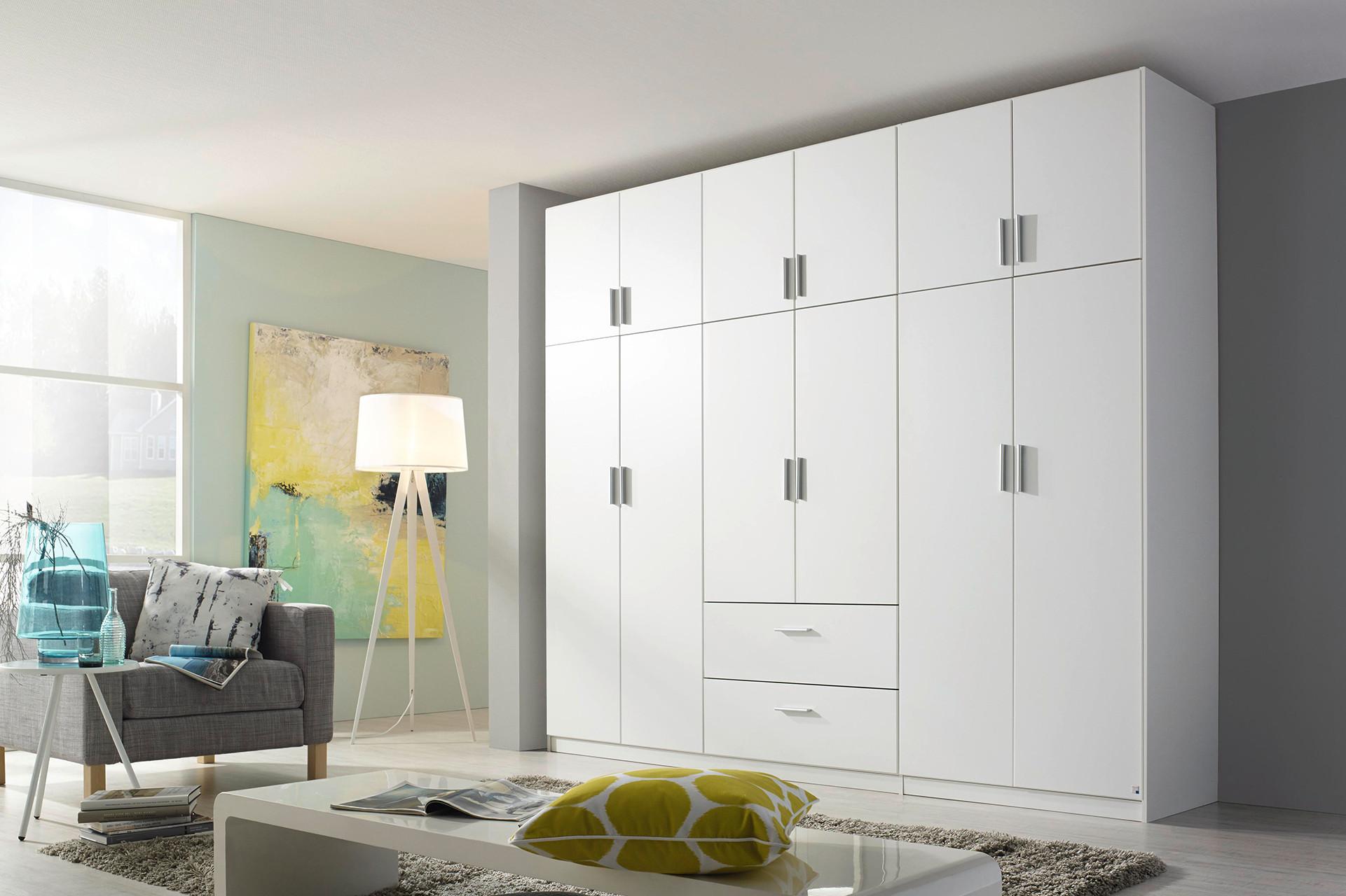 Großer Drehtürschrank mit ausreichend Stauraum für das Schlafzimmer günstig kaufen beim mömax.