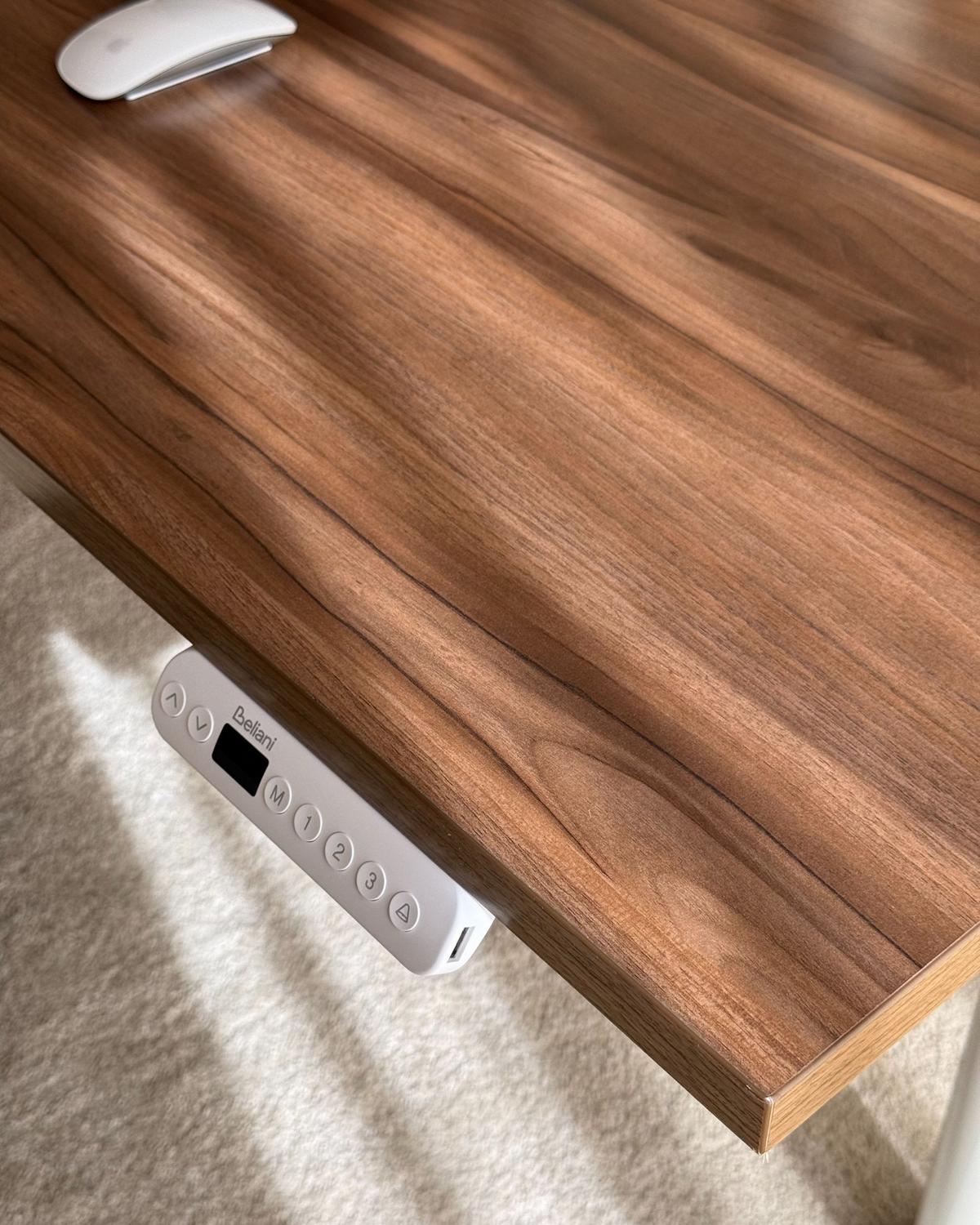SCHREIBTISCH braunweiß 180/80 cm elektrisch höhenverstellbar Destin IV - Dunkelbraun/Weiß, Holz (120/55/67cm) - Beliani