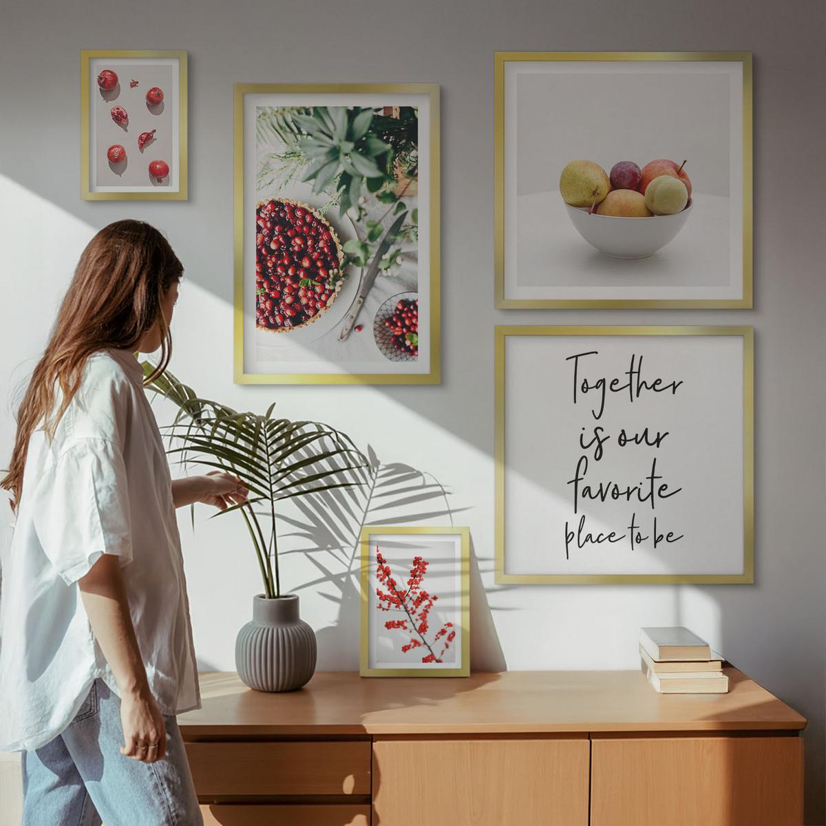 BILDER SET 5er Set - 50x50 cm & 20x30 cm & 40x60 cm Goldrahmen - Minimalismus der roten Früchte von Pflanzen - Goldfarben, Kunststoff (40/60cm) - TULUP