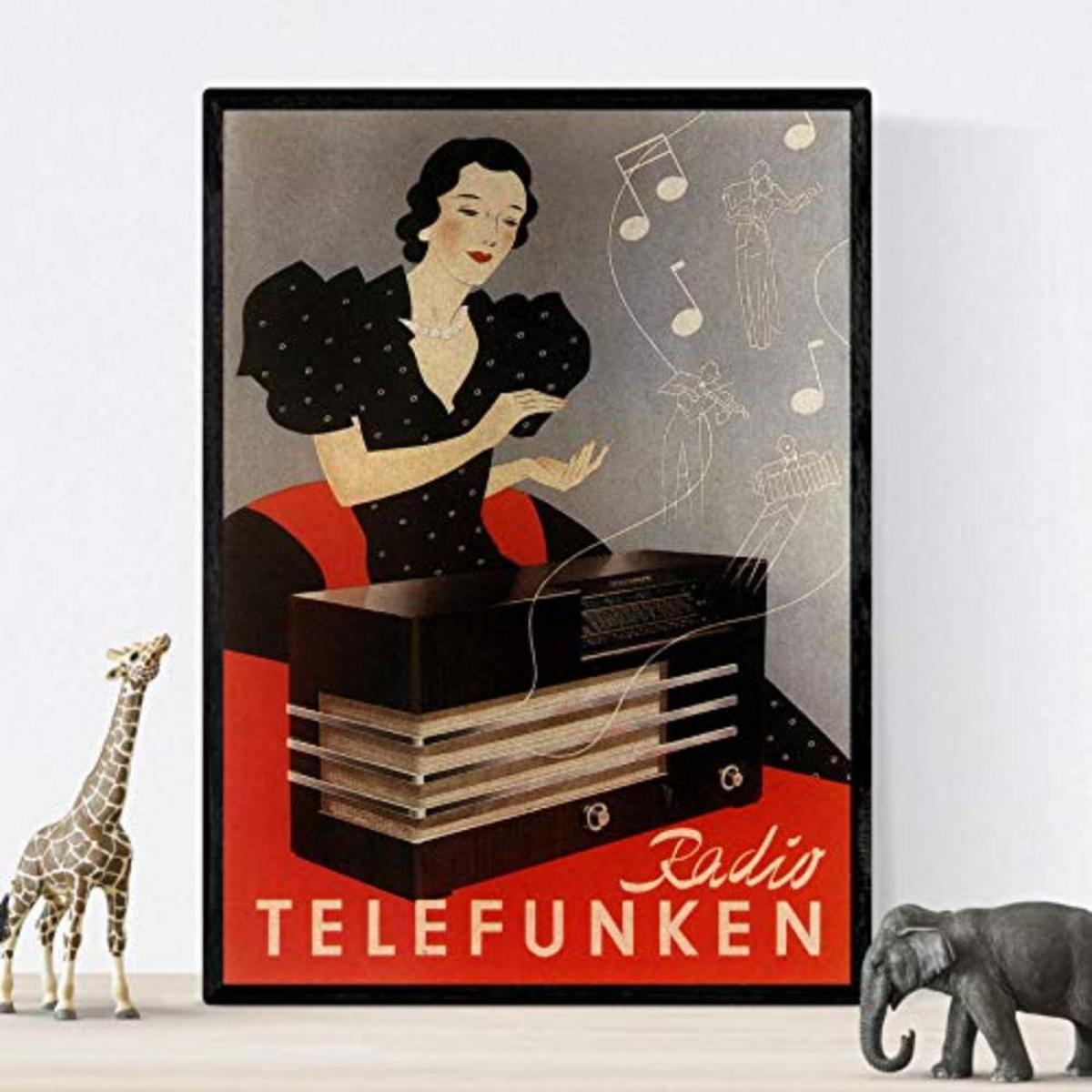POSTER Set mit 4 Jahrgang Anzeigen mit Frauen A4 Schwarzer Rahmen - Schwarz, Papier (29.7/3cm) - Nacnic