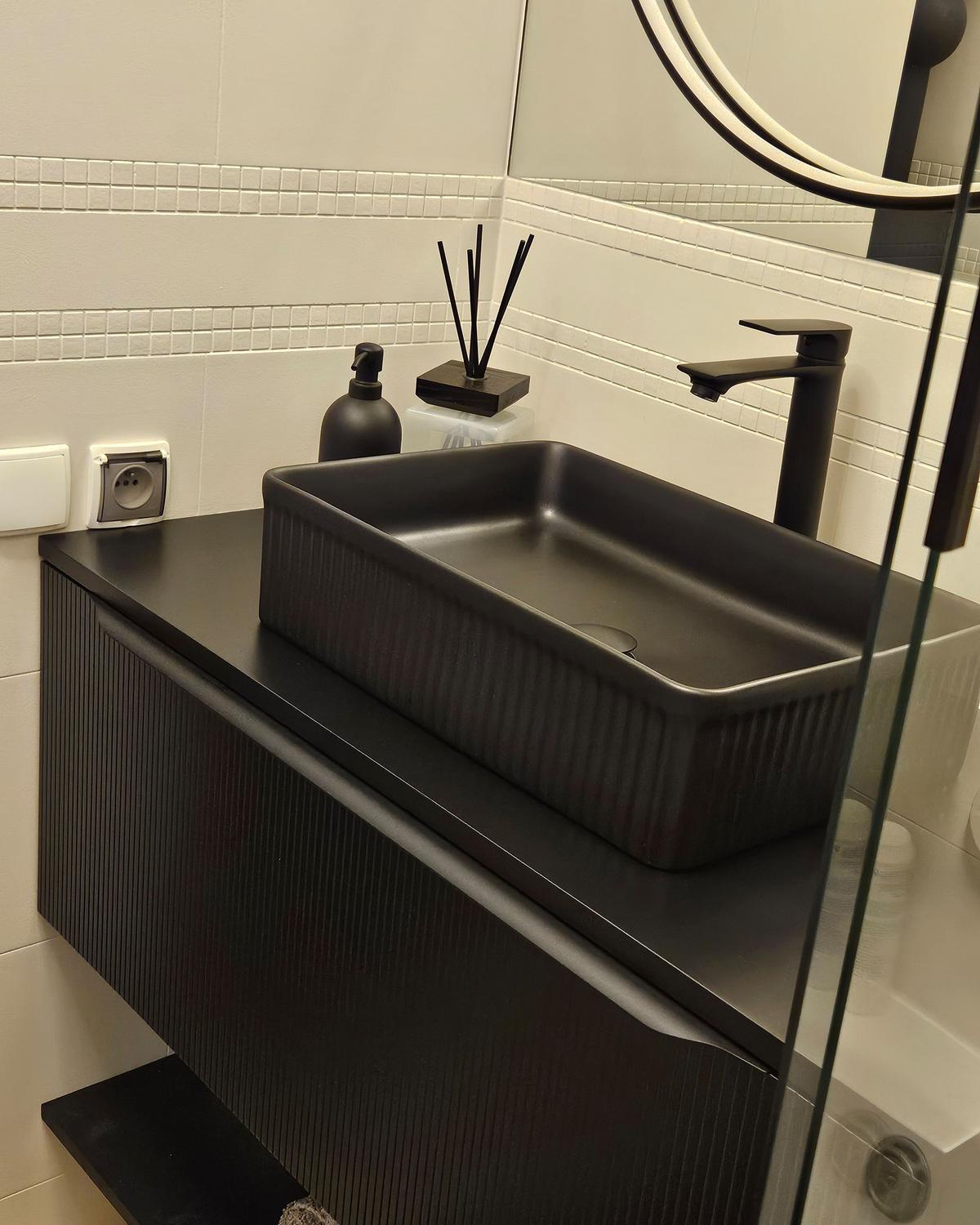 AUFSATZWASCHBECKEN Schwarz 50/34 cm Keramik Geldo - Schwarz, Keramik (50/13/34cm) - Beliani
