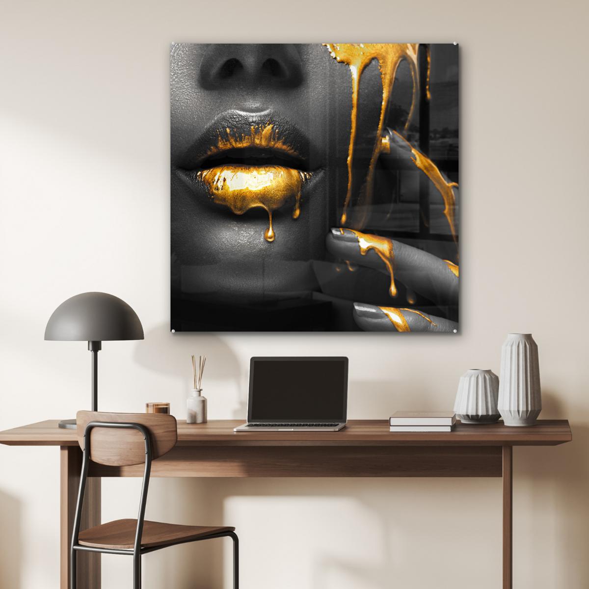 ACRYLGLASBILD Frau - Schwarz - Gold - Gesicht - Lippen 90x90 cm - Goldfarben, Glas (90/90cm) - MuchoWow