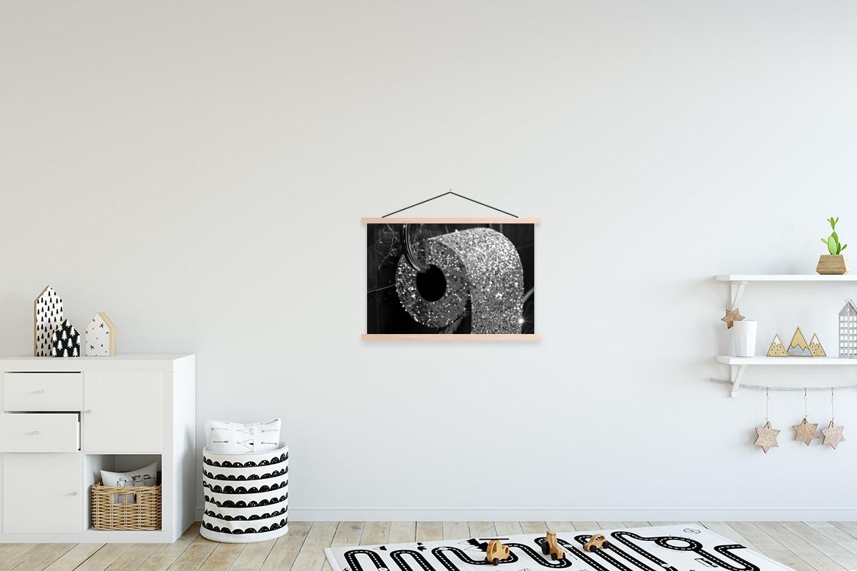 POSTER MIT MAGNETLEISTEN WC - Toilettenpapier - Schwarz und weiß - Glitter Wandbilder 60x40 cm - Silberfarben, Textil (60/40/0.15cm) - MuchoWow