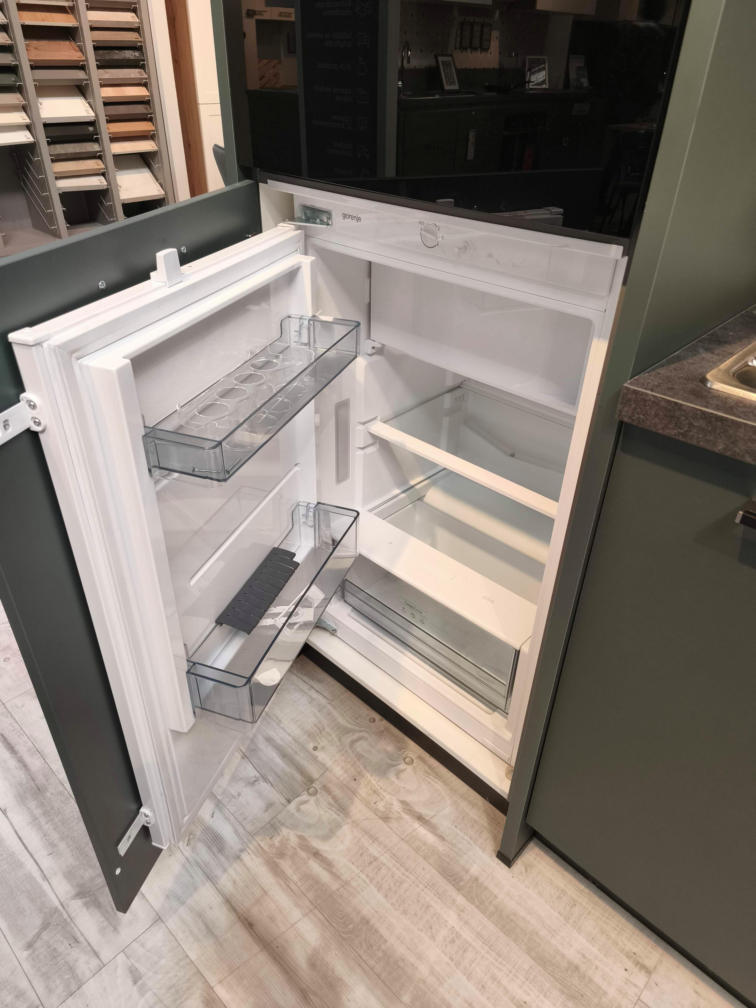 HŰTŐSZEKRÉNY RI4092E1