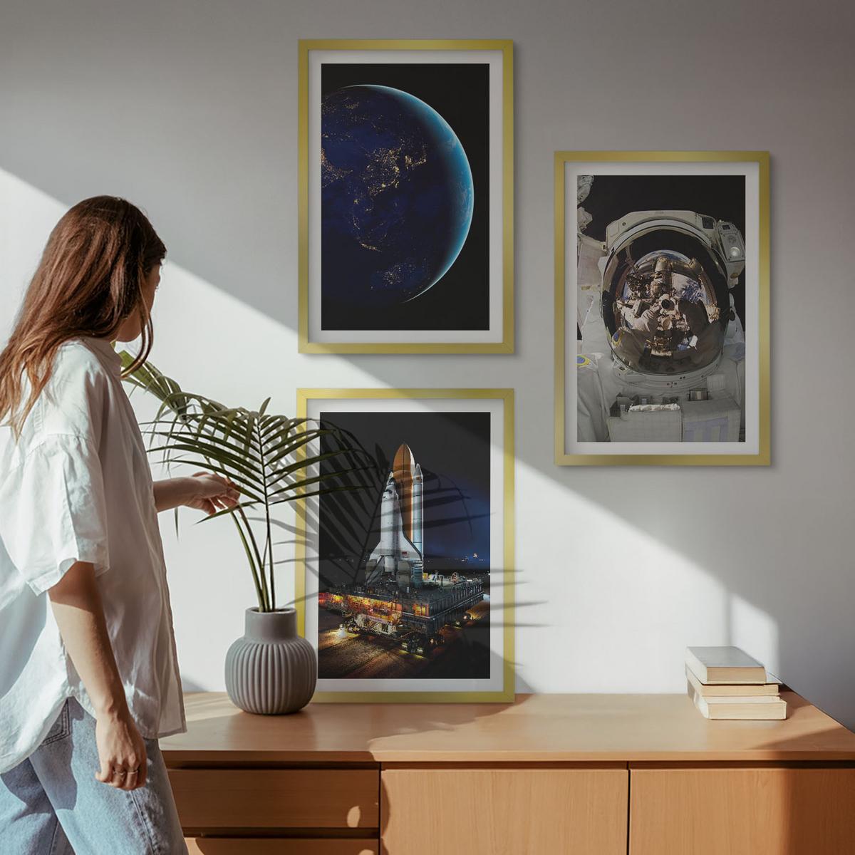 BILDER SET 3er Set - 40x60 cm Goldrahmen - Weltraum Erde Astronaut Rakete - Goldfarben, Kunststoff (40/60cm) - TULUP