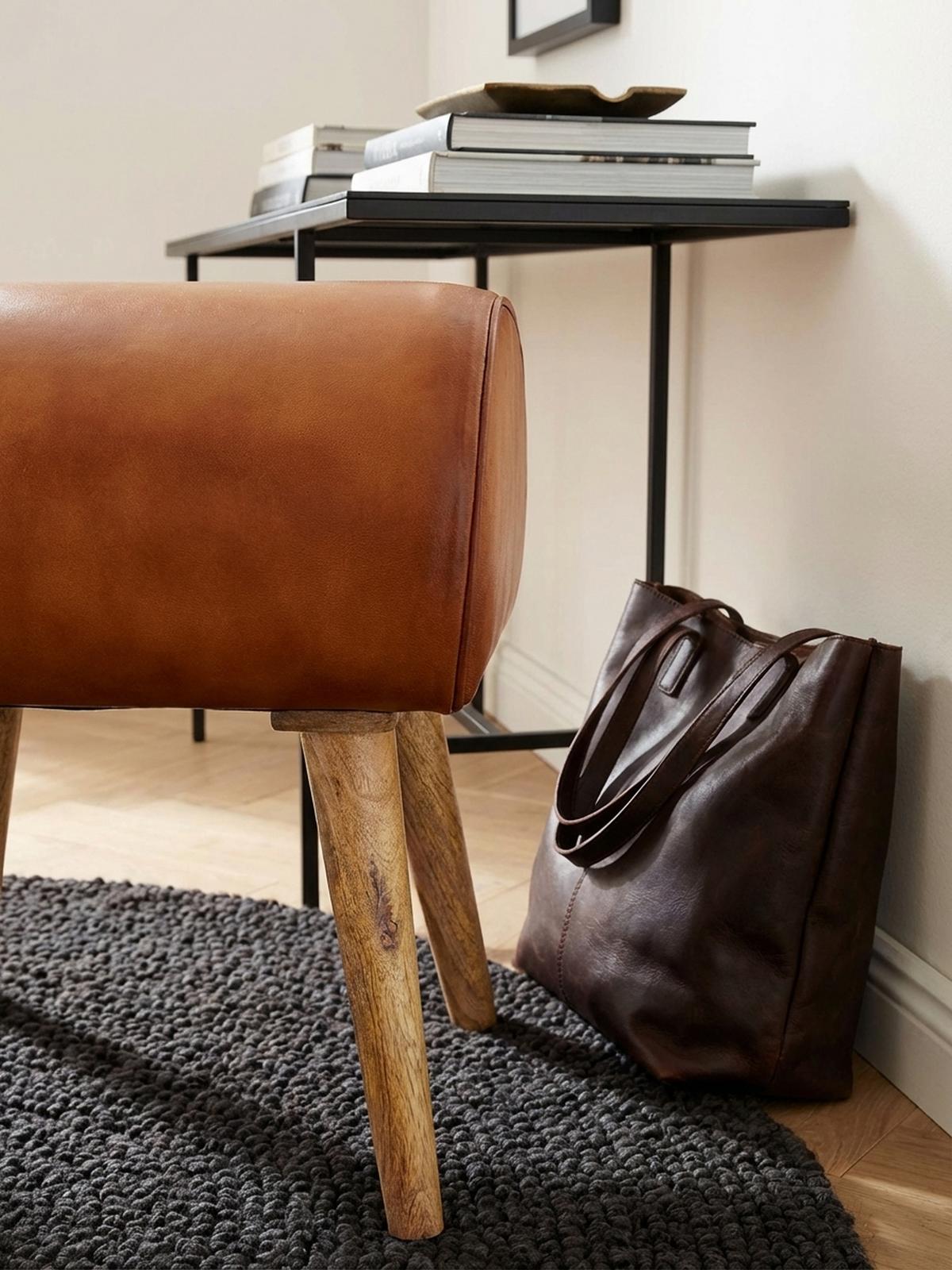 SITZHOCKER – Echtleder/Massivholz, 45x53x40 cm, 120 kg Belastbarkeit - Braun, Mangoholz/Leder (45/53/40cm) - KADIMA DESIGN