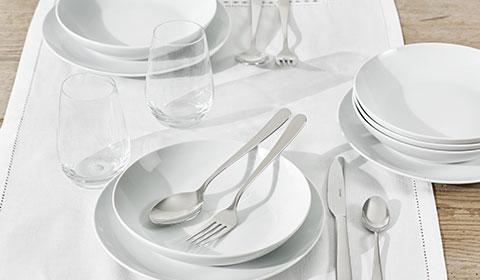 Elegantes Tafelservice als stilvolle Ergänzung für den Esstisch von mömax.