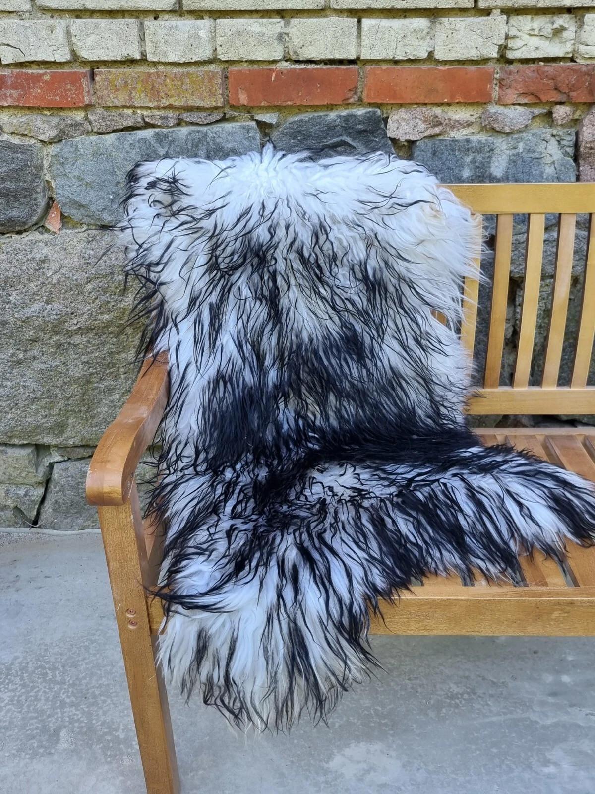 LAMMFELL Island Langhaar natur lockig weich Premium Schwarz geflammt ca. 115 cm - Schwarz Hochglanz, Fell (65/115cm) - Provellus
