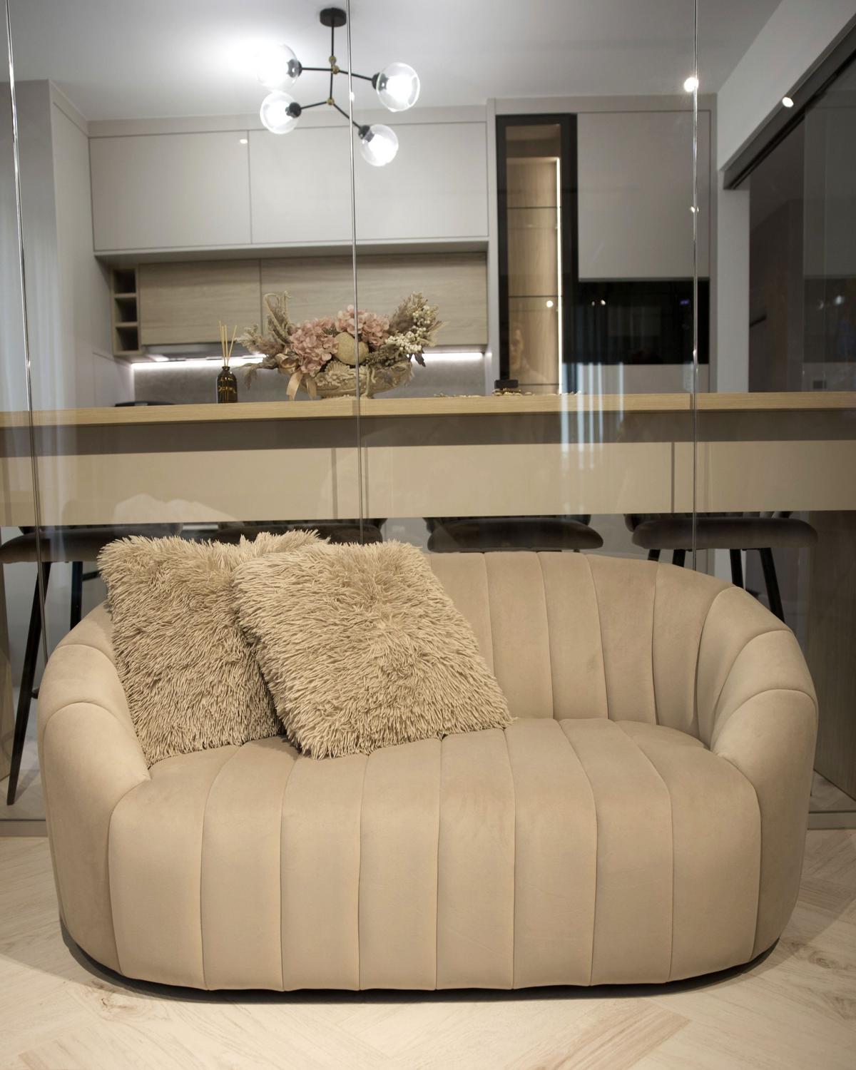 2-SITZER-SOFA Samtstoff Beige Malung - Beige, Textil (141/68/77cm) - Beliani