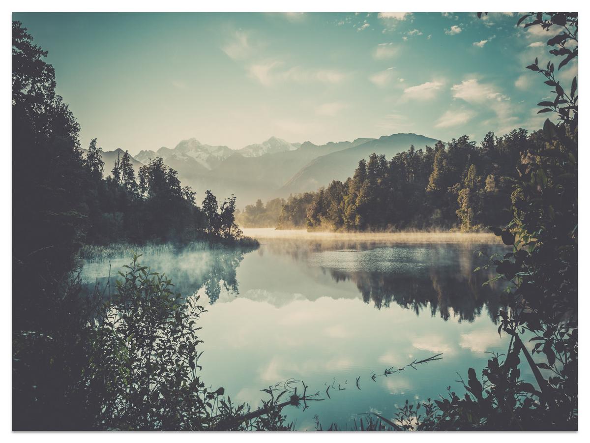 FOTOTAPETE für Esszimmer Bergsee Wald Bäume Nebel 300x210 - Türkis/Gelb, Papier (300/210cm) - Muralo