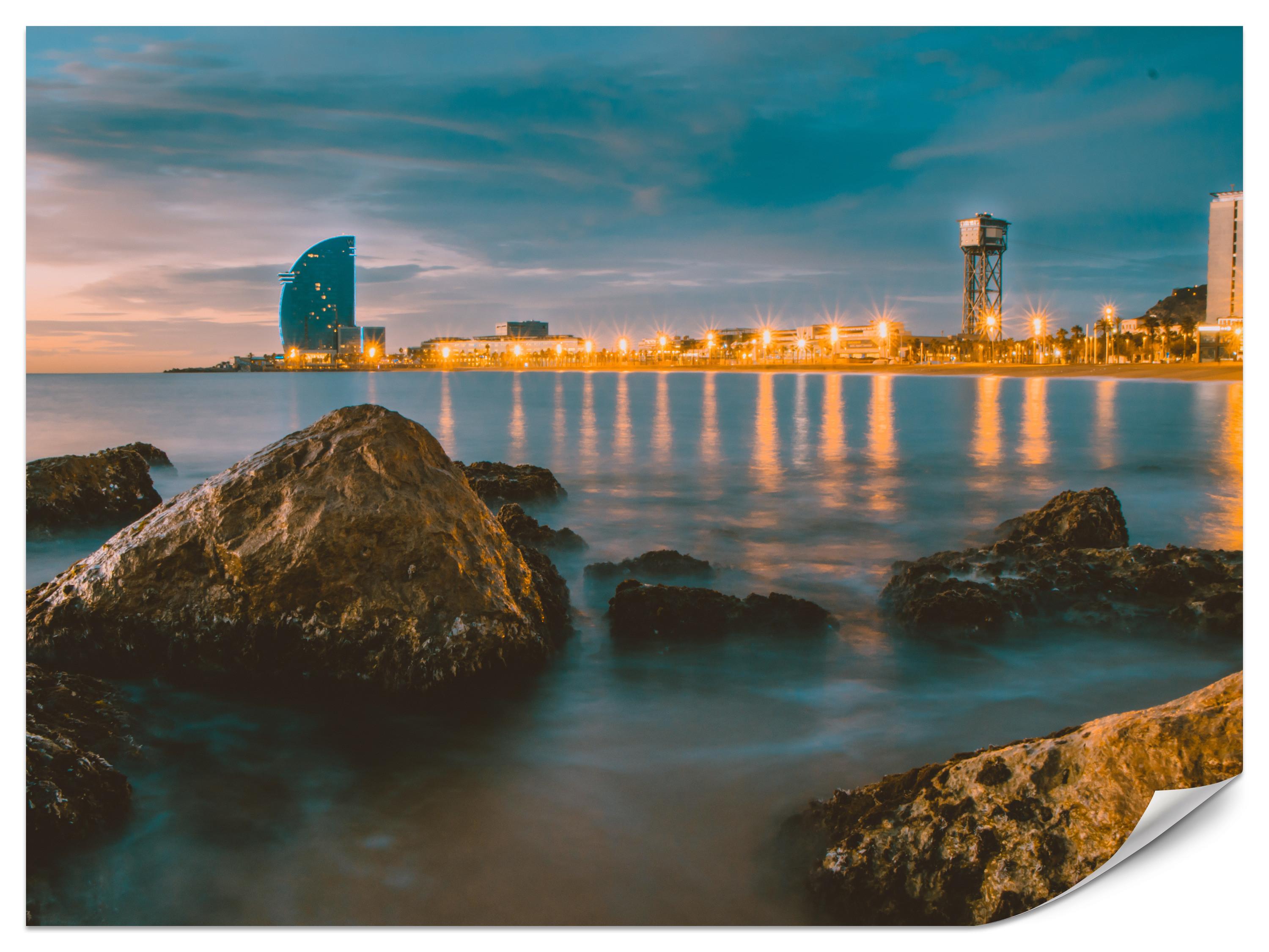 FOTOTAPETE für Wohnzimmer Barcelona Küste Nacht Meer Felsen 150x105 - Blau, Papier (150/105cm) - Muralo