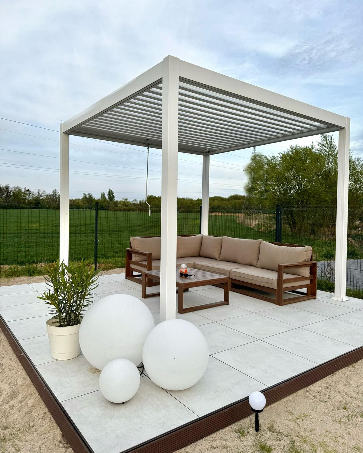 GARTEN-PERGOLA Weiß Forno II - Weiß, Metall (310/250/310cm) - Beliani