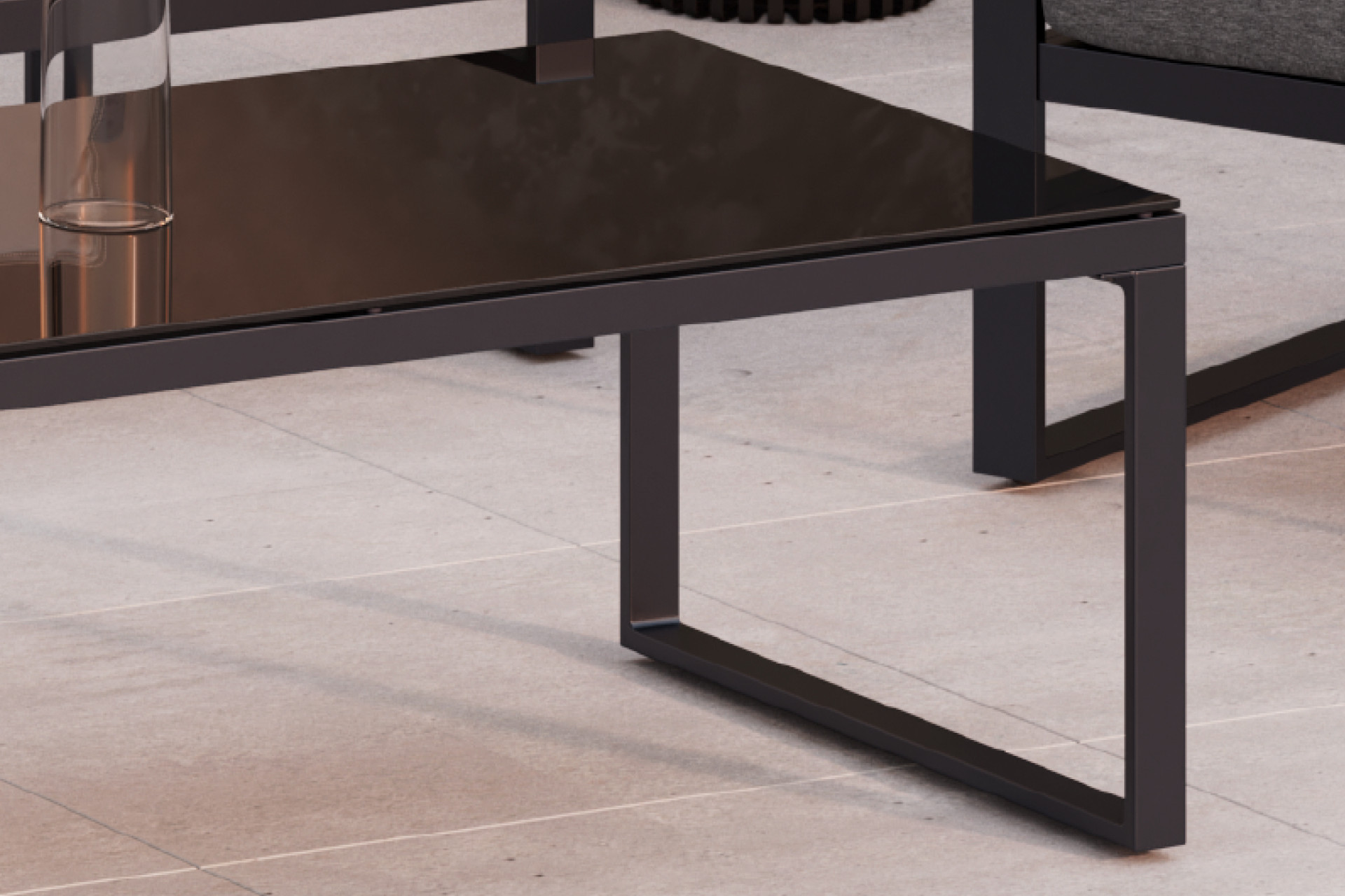 Loungetisch Anthrazit Beinform würfelförmig Tischplatte Glas ESG siebgedruckt rückseitig bedruckt