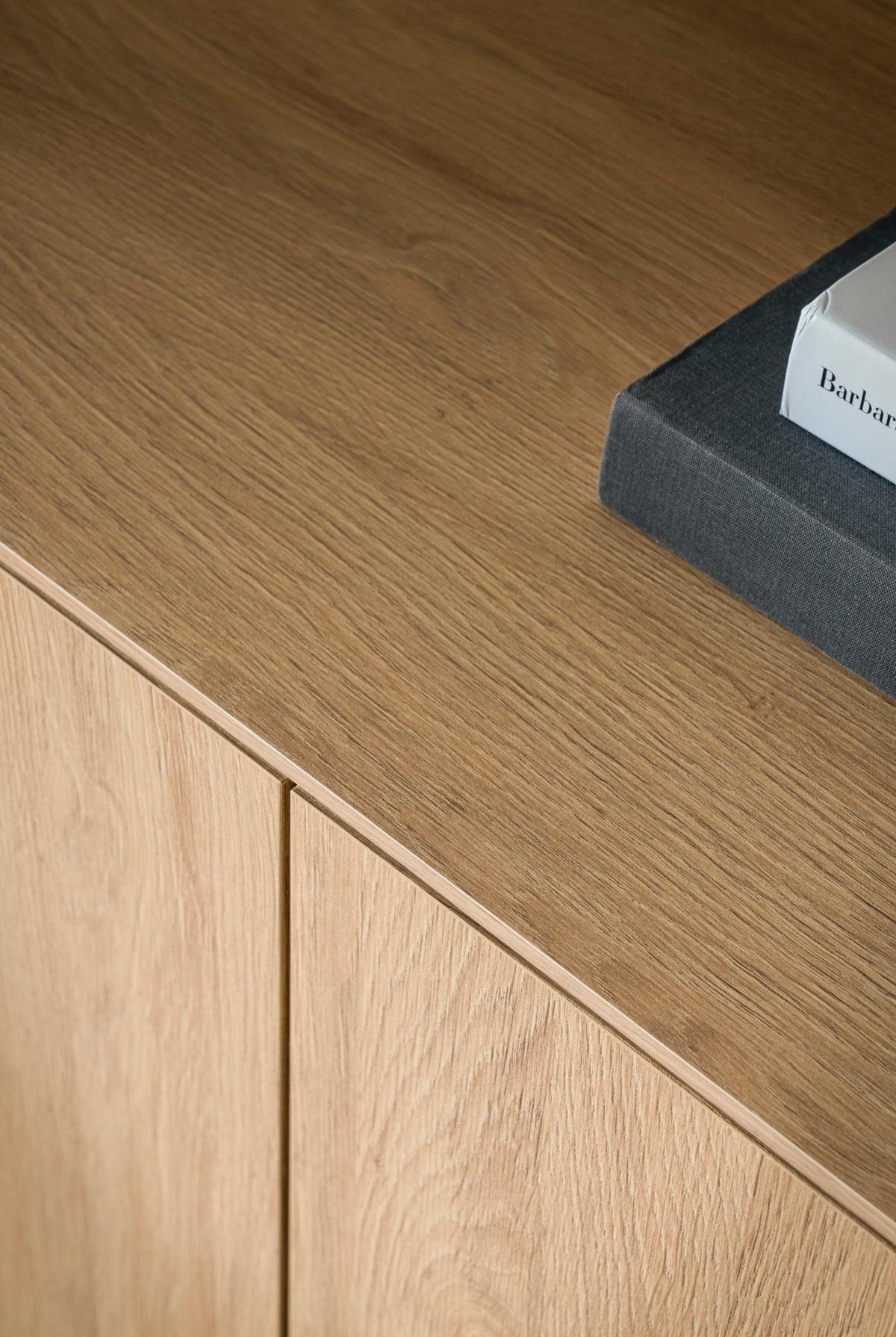 WOHNWAND Stone Eiche, Wohnzimmer Set mit TV Lowboard 200 cm und Vitrinenschrank, Push-Open-Funktion - Eichefarben/Schwarz, Holzwerkstoff/Metall (270/200/40cm) - Furn.Design