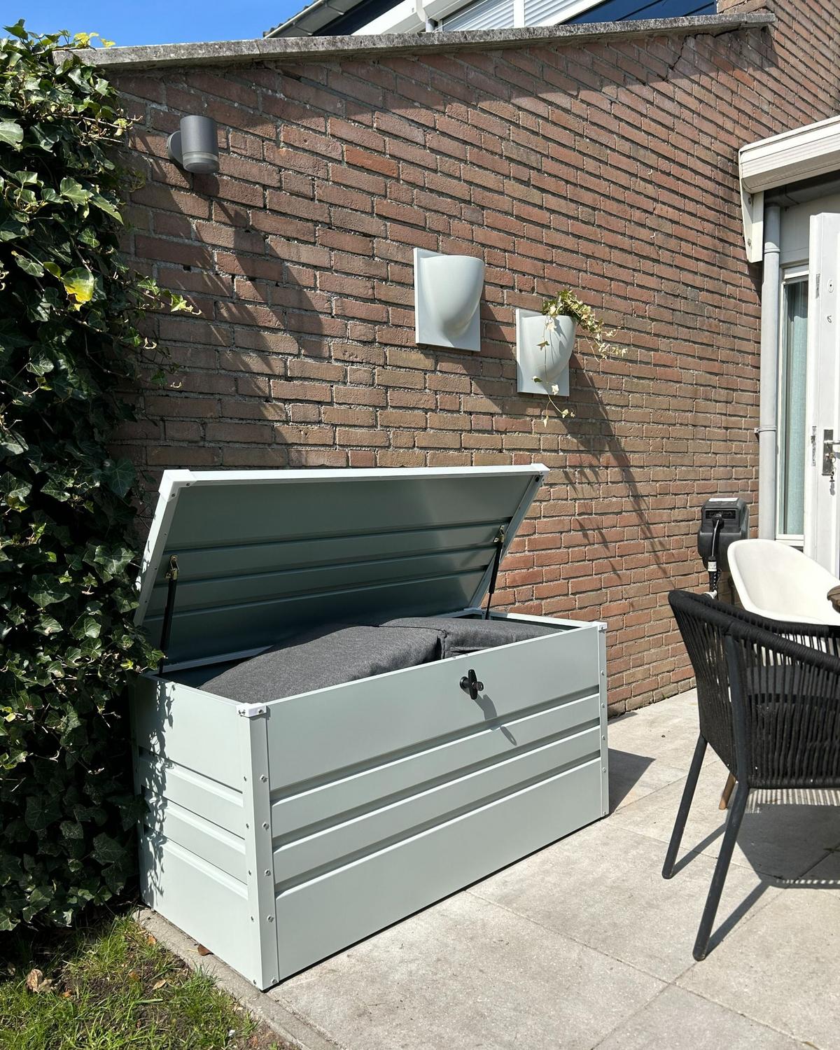 AUFLAGENBOX Stahl hellgrau 132/62 cm Cebrosa - Hellgrau, Metall (132/64/62cm) - Beliani