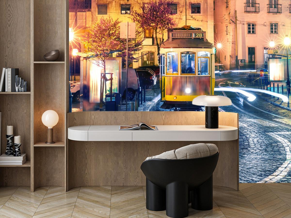 FOTOTAPETE für Wohnzimmer Lissabon Straßenbahn Nacht Altstadt 100x70 - Gelb/Beige, Papier (100/70cm) - Muralo
