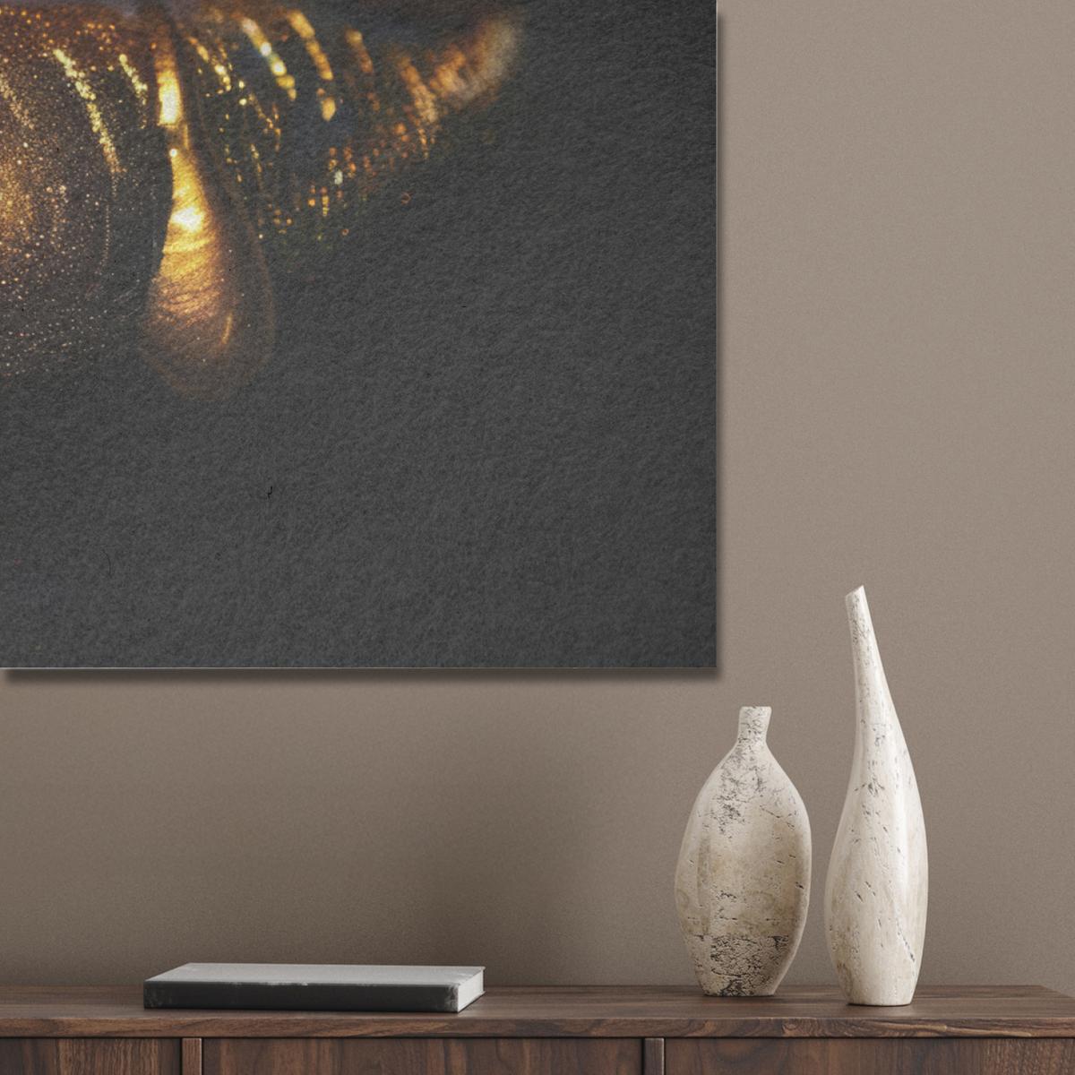AKUSTIKBILD Frau - Porträt - Lippen - Gold - Schwarz Wandbild Wohnzimmer 100x70 cm - Schwarz, Kunststoff (100/70/0.9cm) - MuchoWow