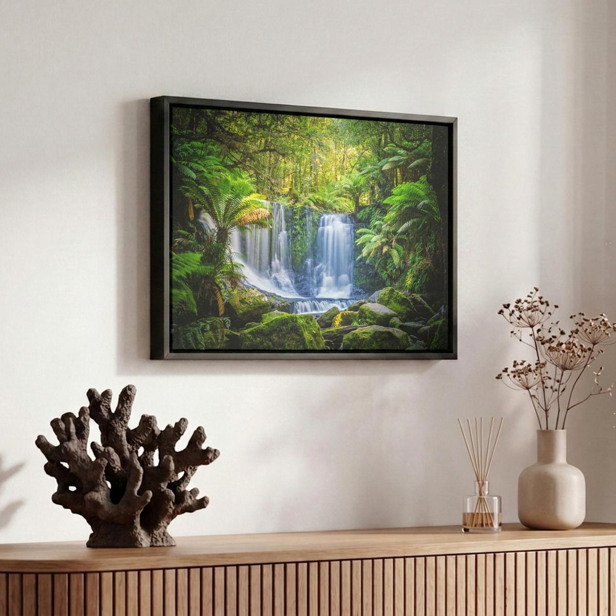 LEINWAND Bilder mit Rahmen - Dschungel - Wasserfall - Australien - Pflanzen - Natur - 30x20 - Dunkelgrün, Textil (30/20cm) - MuchoWow