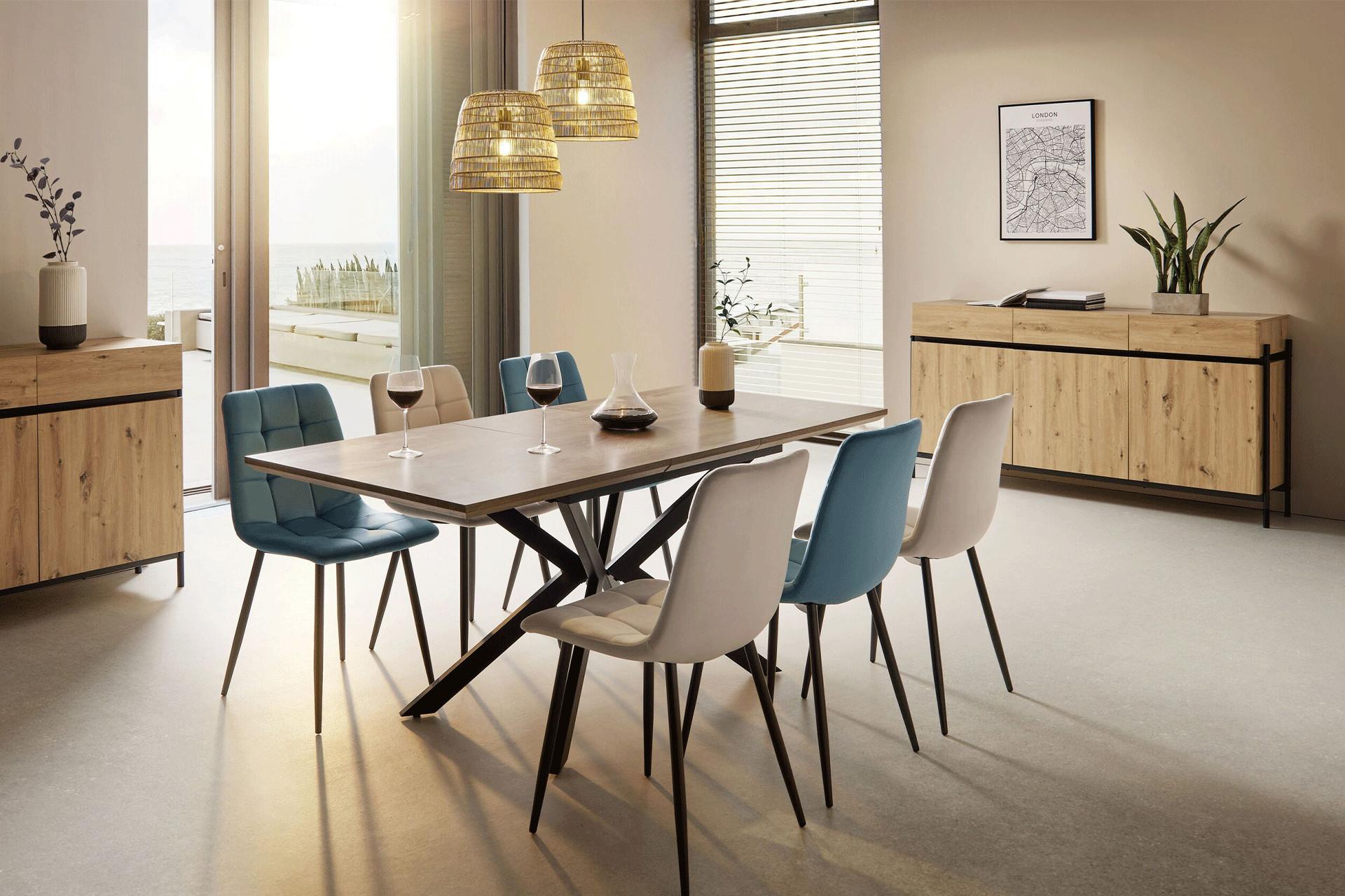 Moderner Ausziehtisch in Walnussfarbe