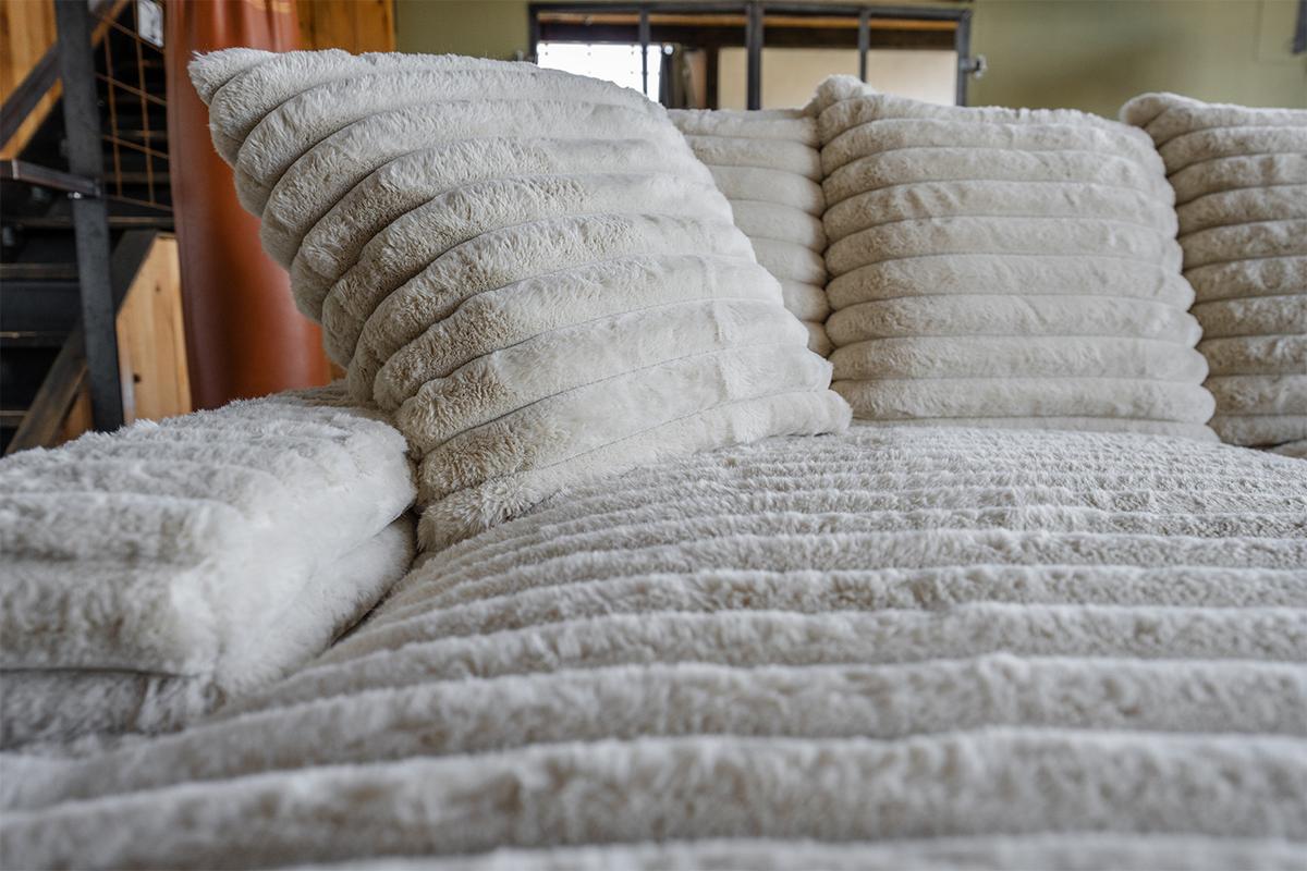 BIG SOFA CADY Cremeweiß Cord - Creme/Schwarz, Kunststoff/Textil (248/73/168cm) - KAWOLA