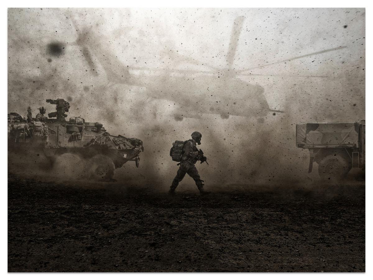 FOTOTAPETE für Jugendzimmer Wüste Militär Hubschrauber Panzer 150x105 - Beige/Schwarz, Papier (150/105cm) - Muralo