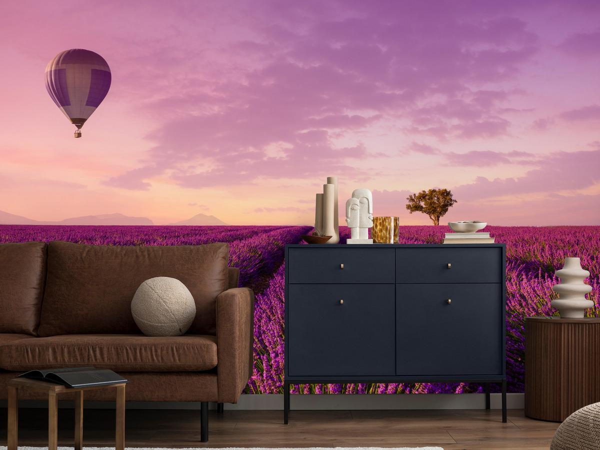 FOTOTAPETE für Wohnzimmer Lavendelfeld Heißluftballon Provence 400x280 - Violett/Lila, Papier (400/280cm) - Muralo