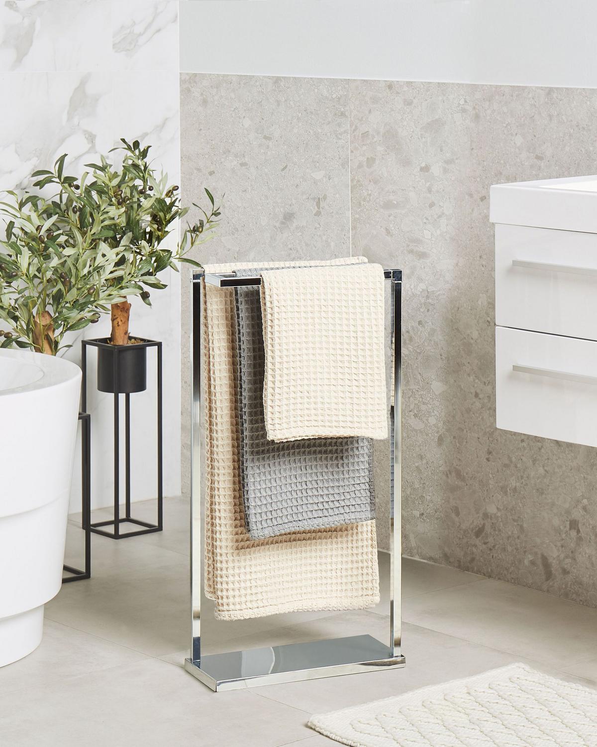 HANDTUCHSTÄNDER Stahl silber 42 x 83 cm Garcitas - Silberfarben, Metall (42/83/19cm) - Beliani