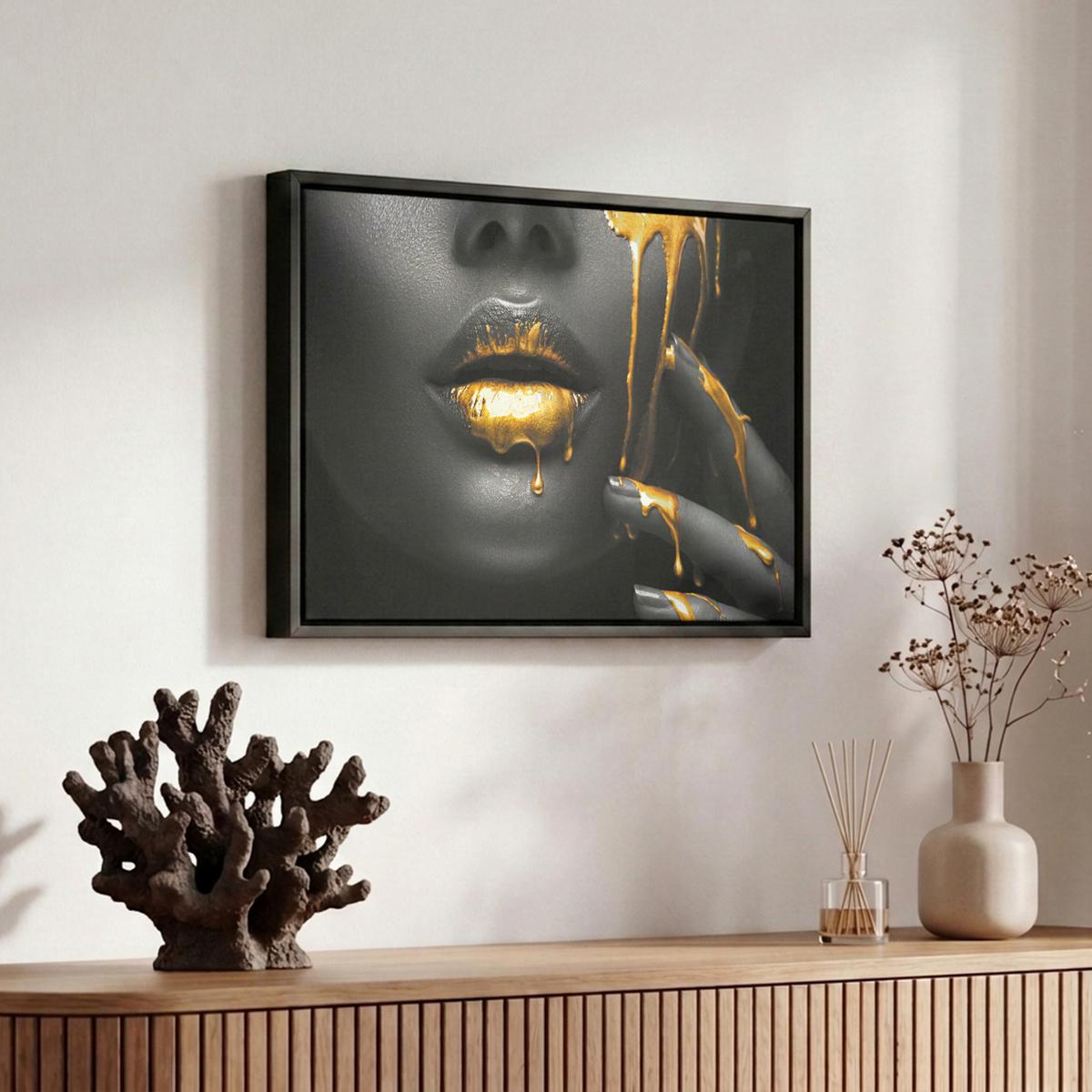 LEINWAND Bilder mit Rahmen - Frau - Schwarz - Gold - Gesicht - Lippen - 30x20 - Goldfarben, Textil (30/20cm) - MuchoWow