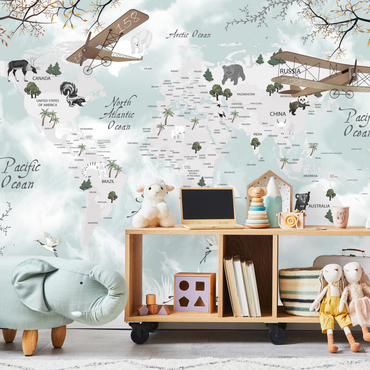 FOTOTAPETE für Kinderzimmer Weltkarte Tiere Flugzeuge Pflanzen 300x210 - Blau/Beige, Papier (300/210cm) - Muralo
