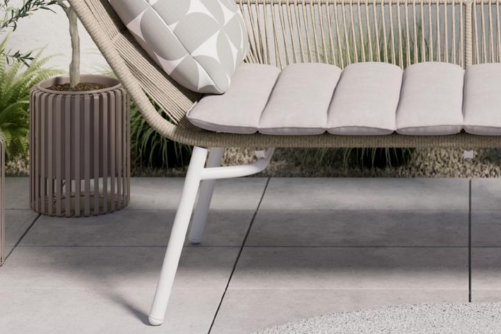 Gartenbank Beige Rückenlehne Niedriglehner und Armlehne Füße Weiß Carbonstahl pulverbeschichtet Rundrohr