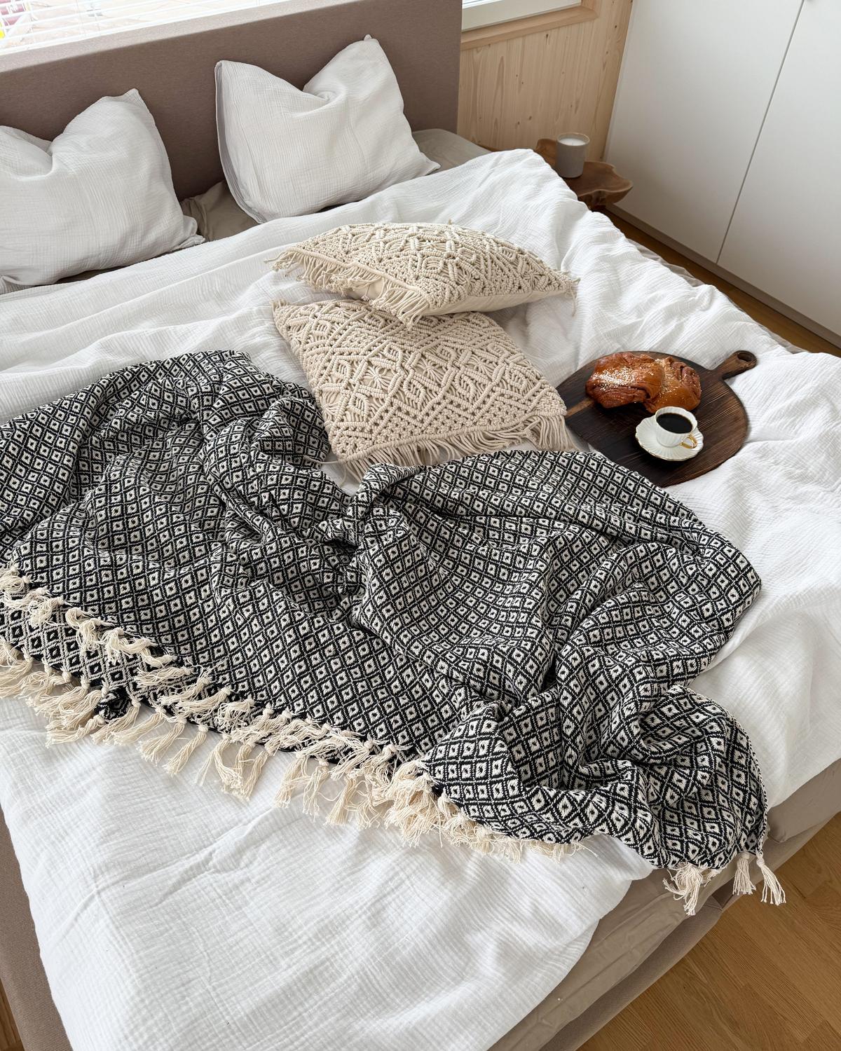 DECKE Schwarz 200/220 cm Chyama - Schwarz/Weiß, Textil (200/220cm) - Beliani