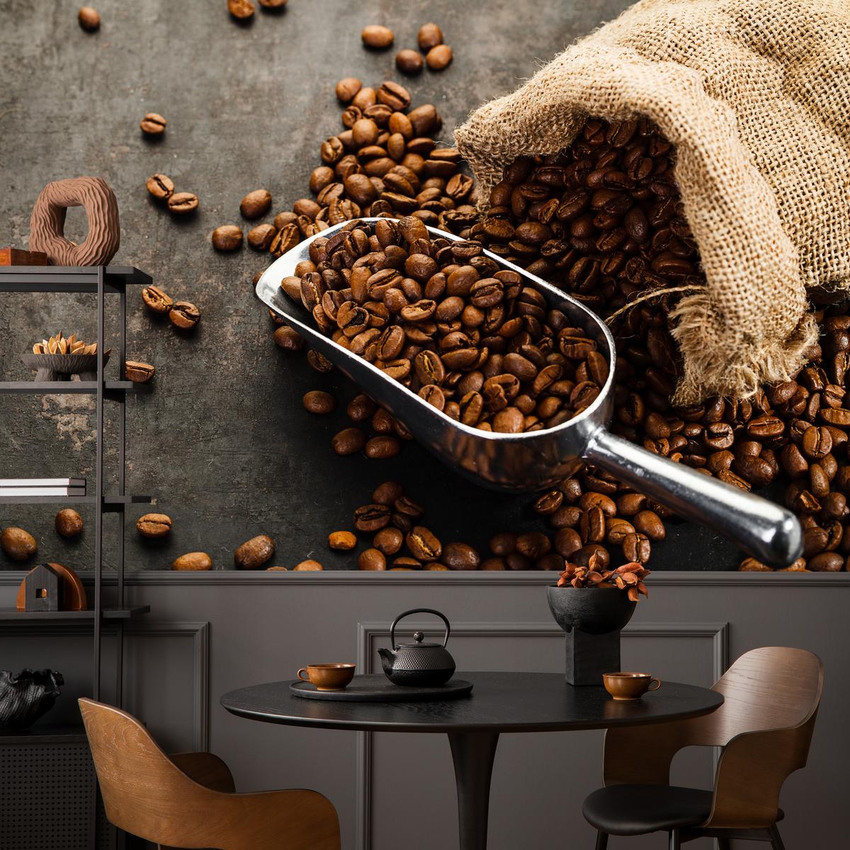 FOTOTAPETE für Küche Beutel mit Kaffeebohnen auf Beton 400x280 - Beige/Schwarz, Papier (400/280cm) - Muralo
