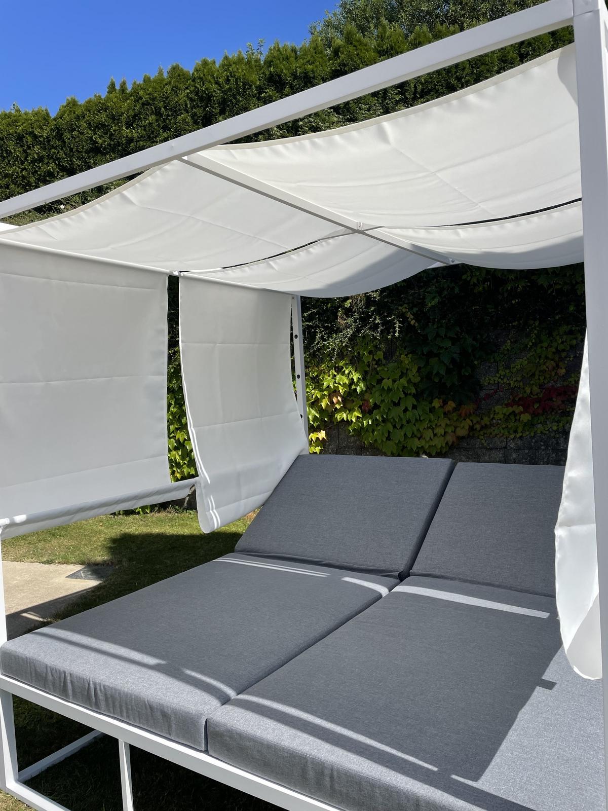 SONNENBETT mit Sonnendach Aluminium Weiß Auflagen Grau verstellbar Pallanza - Weiß/Grau, Metall (195/196/196cm) - Beliani