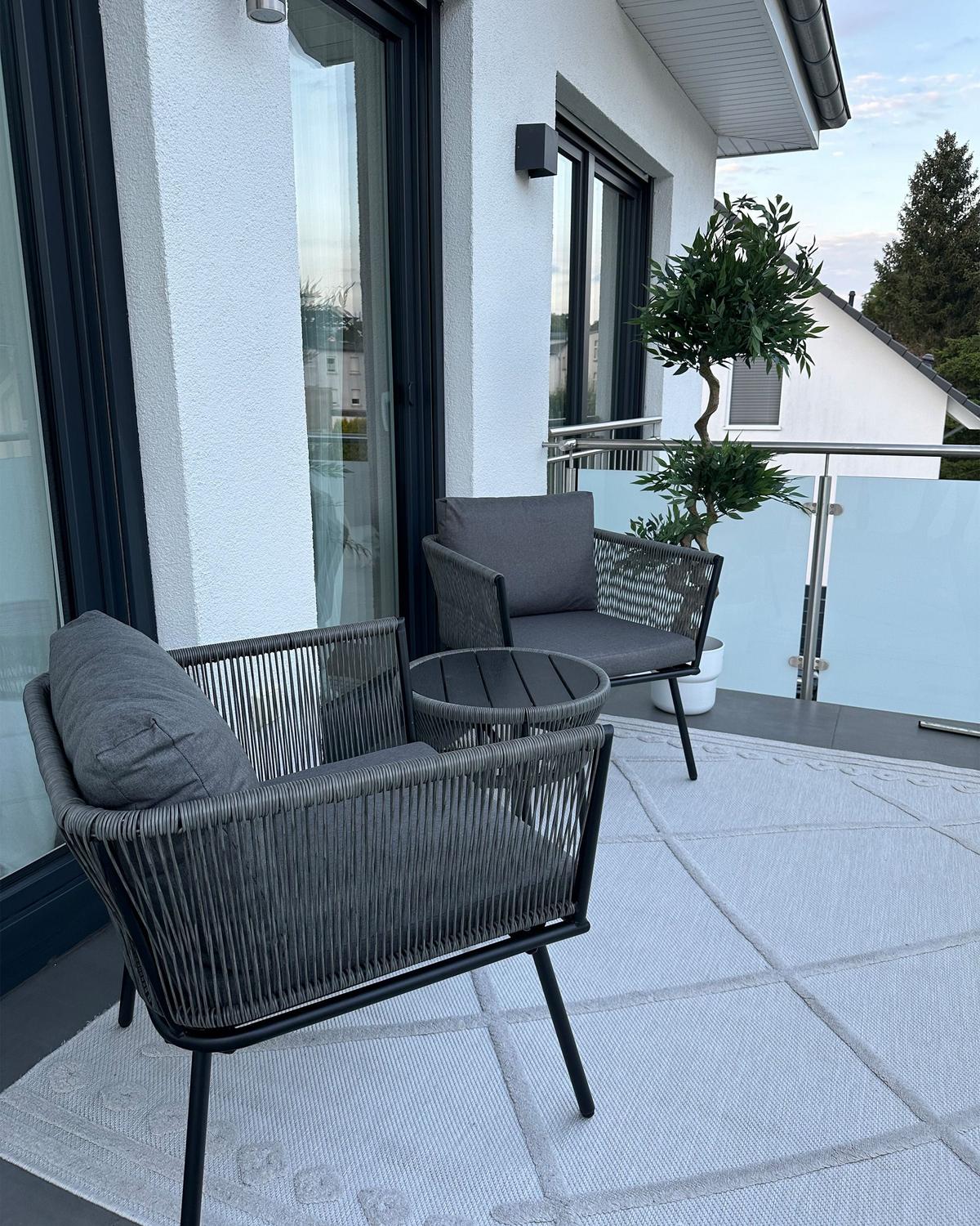 BALKONSET 2-Sitzer Rattan hellgrau Auflagen grau Gargano - Schwarz/Grau, Kunststoff/Textil - Beliani
