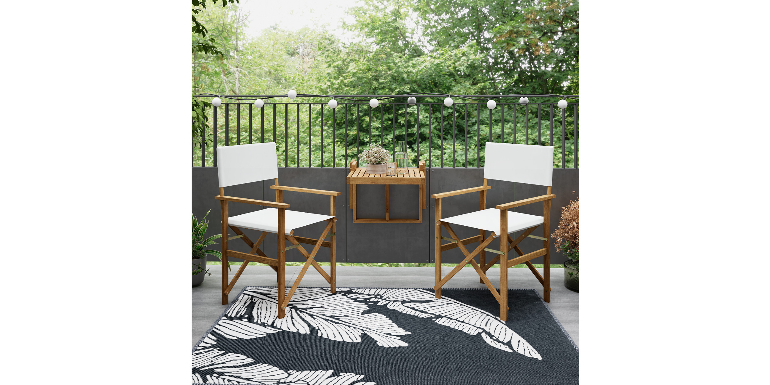 Weißes Balkonset mit braunem Klapptisch aus Holz