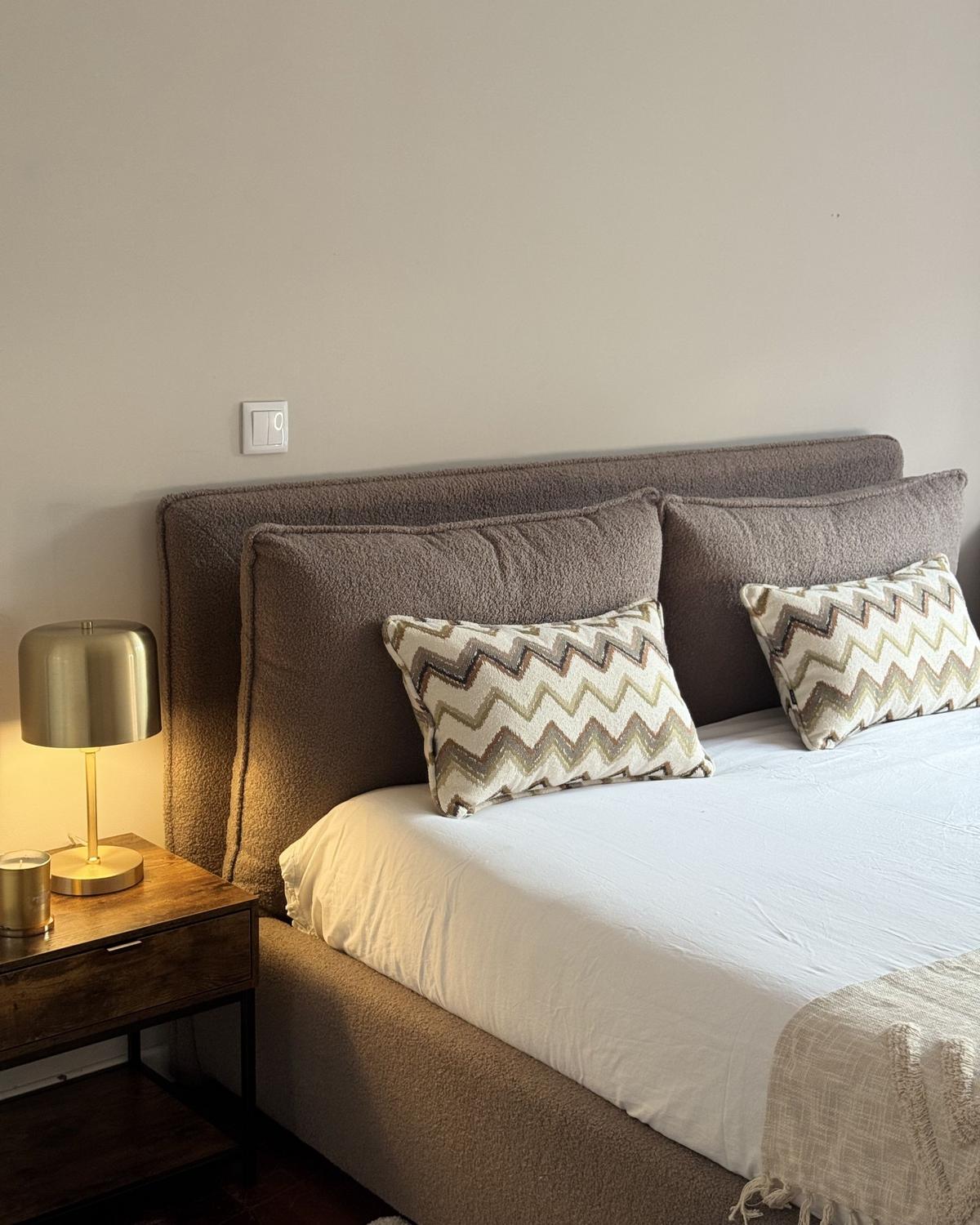 BETT mit Stauraum 160x200 cm Beige Bajonna - Taupe, Textil (160/200cm) - Beliani