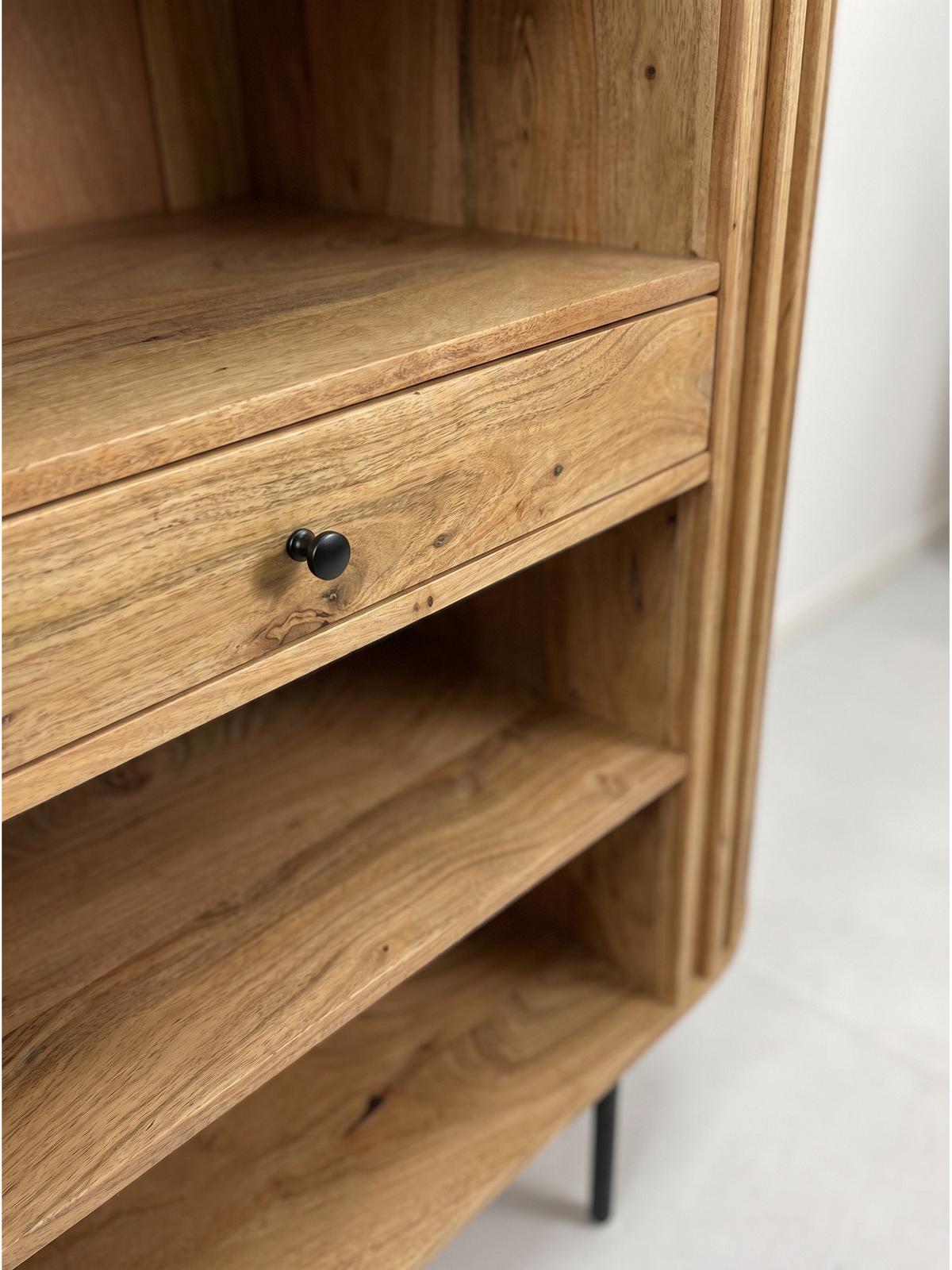 BÜCHERREGAL MELA, Akazie Massivholz, mit Stauraum, 105 x 40 x 122 cm - Akaziefarben, Holz/Metall (105/122/40cm) - KADIMA DESIGN