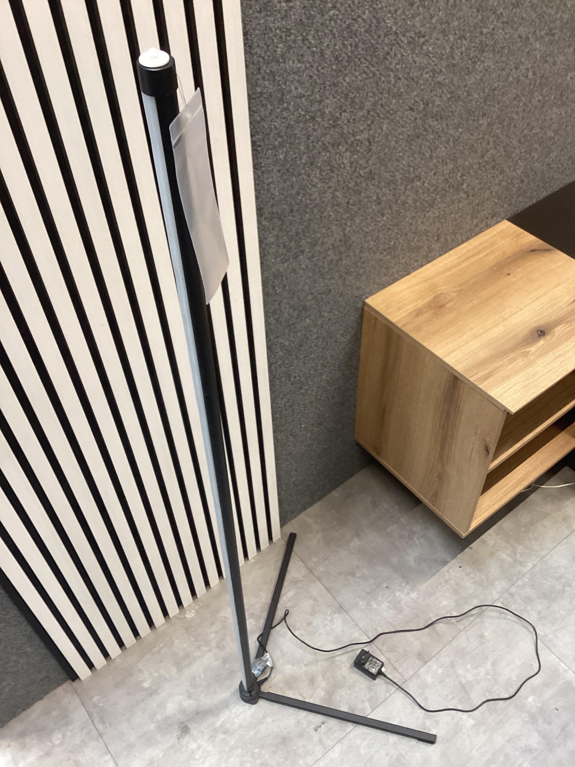 CSEPEL OUTLET LED ÁLLÓLÁMPA JULIKA
