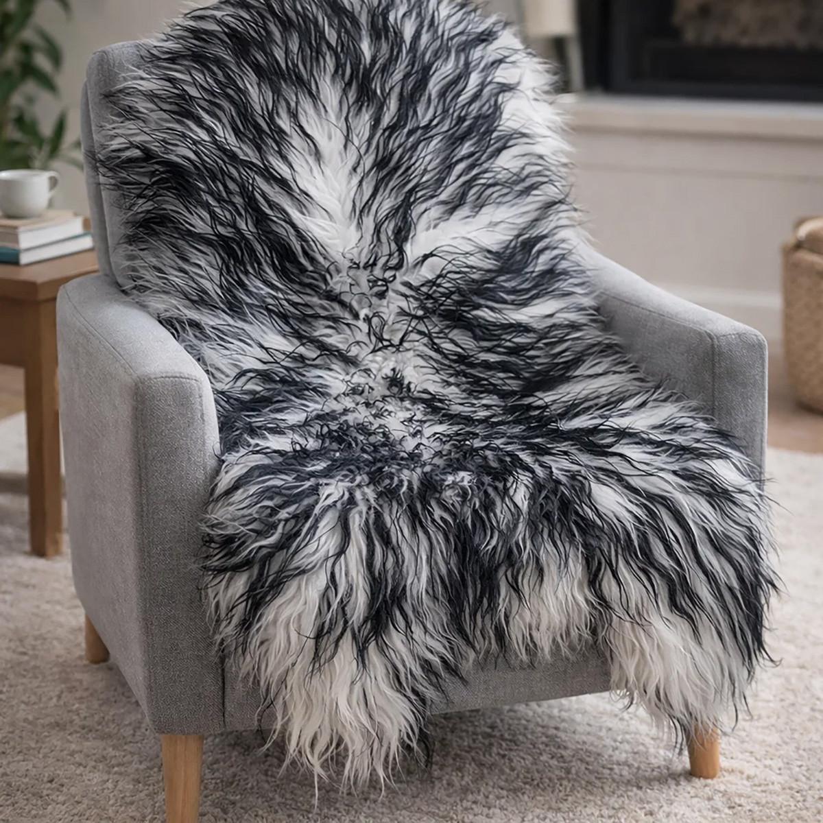 LAMMFELL Island Langhaar natur lockig weich Premium Schwarz geflammt ca. 115 cm - Schwarz Hochglanz, Fell (65/115cm) - Provellus