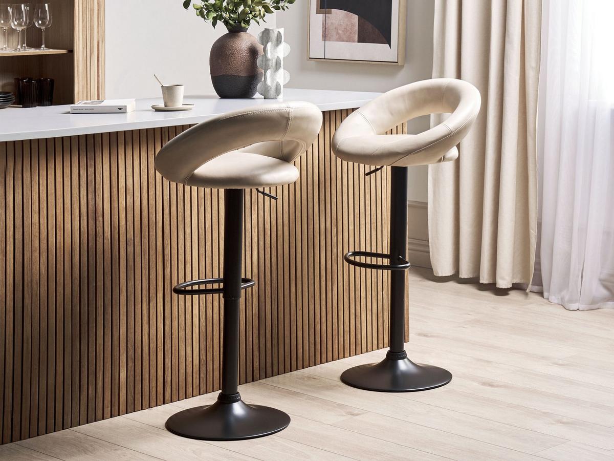 BARHOCKER 2er-Set Kunstleder hellbeige/schwarz höhenverstellbar Peoria - Beige/Schwarz, Kunststoff (53/79/48cm) - Beliani
