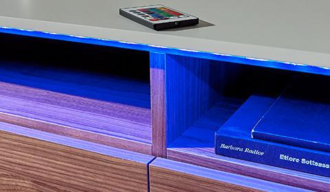 RGB-LED-Strips mit Farbwechsler und Fernbedienung von mömax.