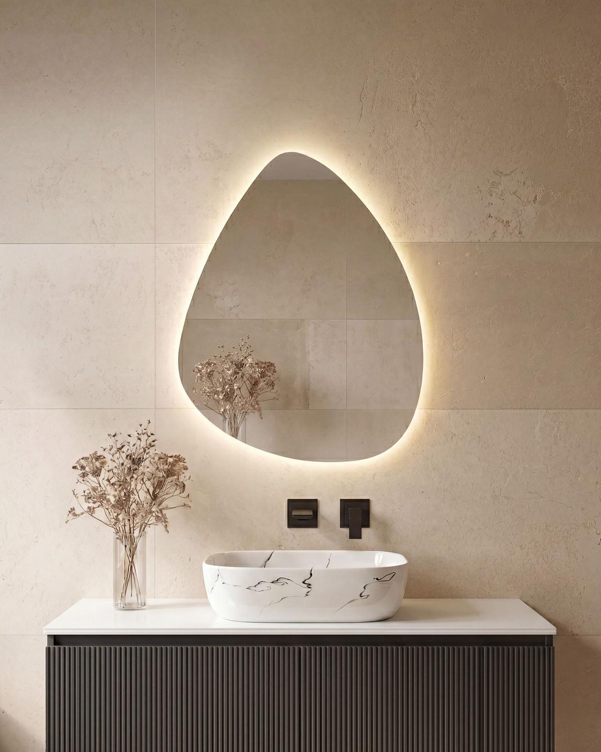 LED-BADEZIMMER-SPIEGEL 70/90 cm Silber Lugny - Silberfarben, Glas (70/90/1cm) - Beliani