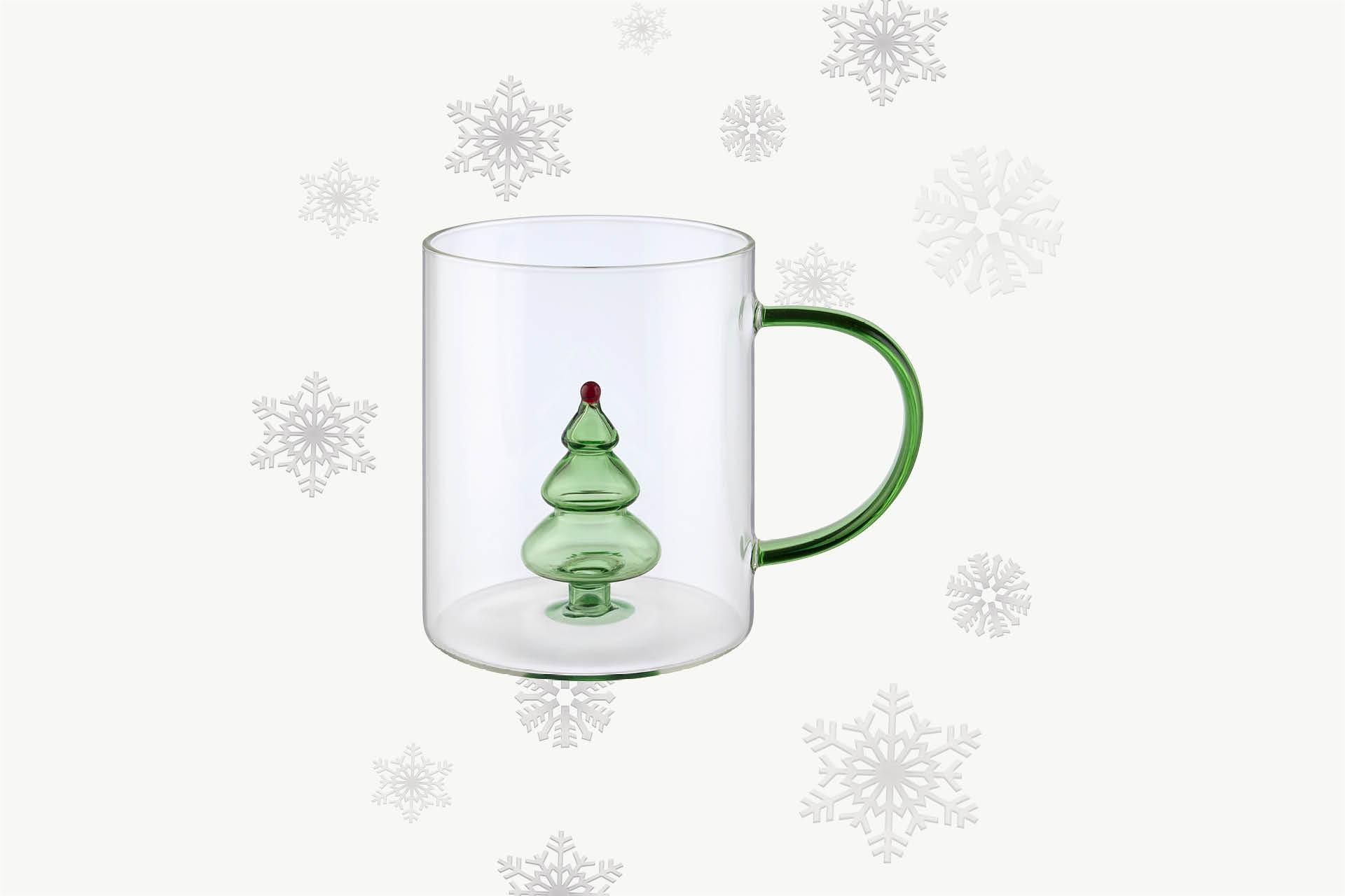 Tasse mit grünem Christbaum-Motiv und grünem Henkel