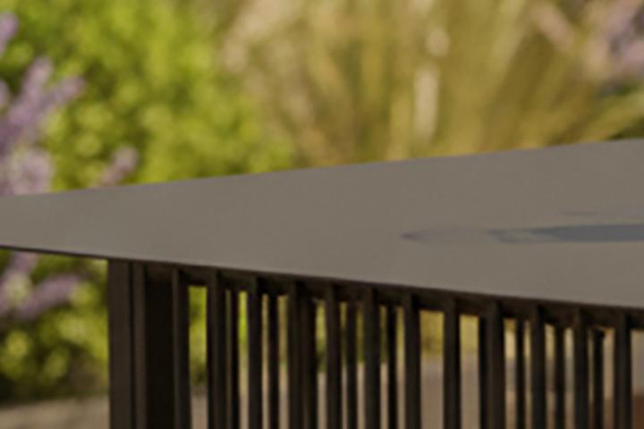 Gartenbeistelltisch Schwarz quadratisch Trapezkante regenabweisend Carbonstahl Oberfläche und wetterfestes Material matt