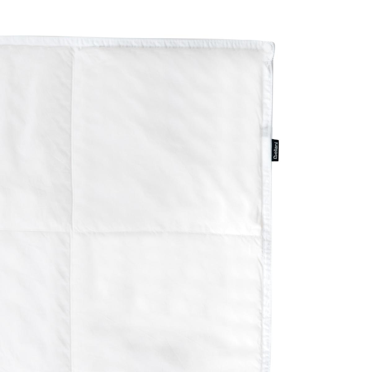 BETTDECKE Zweilagig Entenfedern und Daunen 4-Jahreszeiten 220/240 cm Serrato - Weiß, Textil (220/240cm) - Beliani