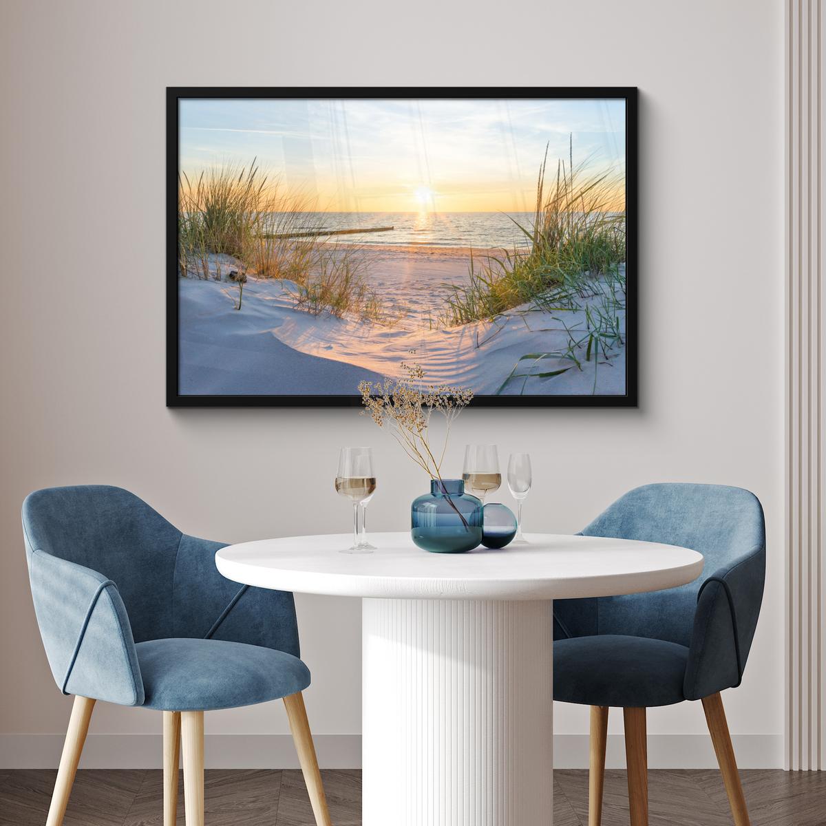 POSTER MIT RAHMENGERAHMTES BILD Strand - Sonne - Düne - Gras - Sand - Horizont 90x60 cm - Hellblau, Papier (90/60cm) - MuchoWow