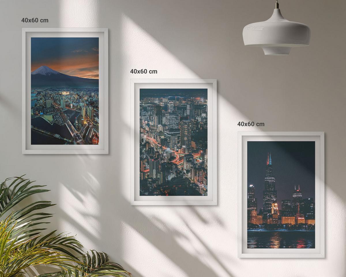 BILDER SET 3er Set - 40x60 cm Weißer Rahmen - Bergpanorama der Stadt bei Nacht - Weiß, Kunststoff (40/60cm) - TULUP