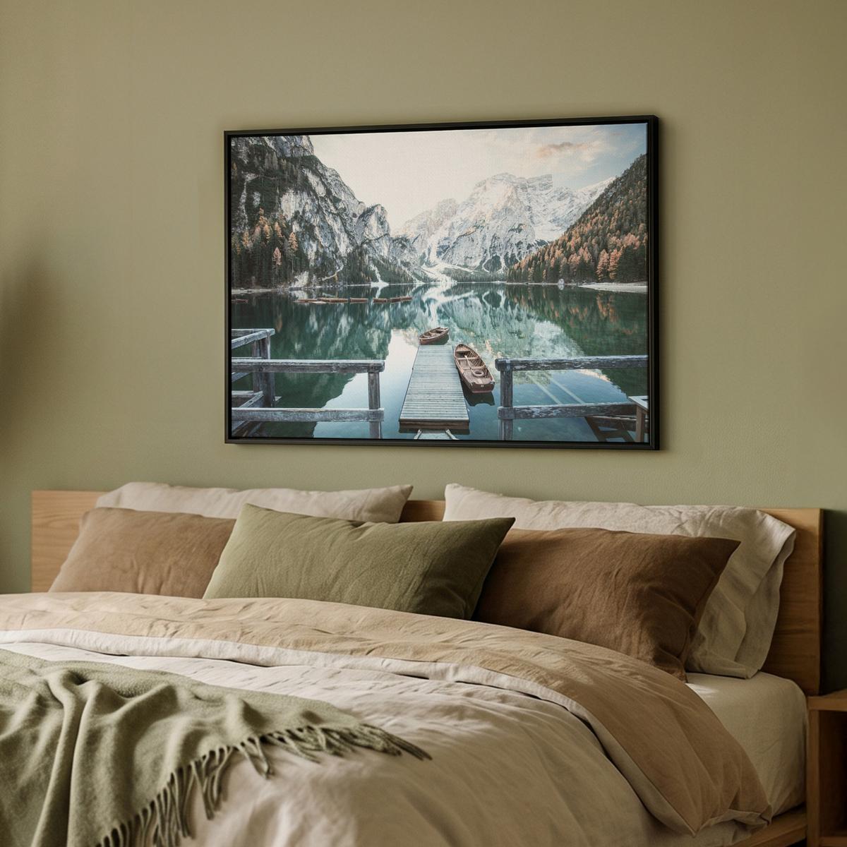 LEINWAND Bilder mit Rahmen - Natur - Berge - Schnee - Wald - Boot - 80x60 - Hellgrün, Textil (80/60cm) - MuchoWow