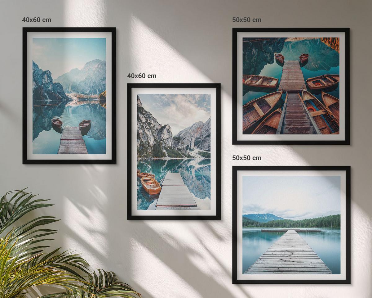 BILDER SET 4er Set - 50x50 cm & 40x60 cm Schwarzer Rahmen - Holzstege am See, Boote - Schwarz, Kunststoff (50/50cm) - TULUP