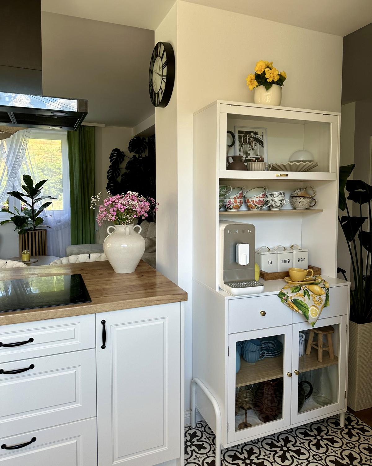 VITRINE mit Glastüren 82 cm Weiß Parlin - Weiß, Holzwerkstoff (82/180/40cm) - Beliani